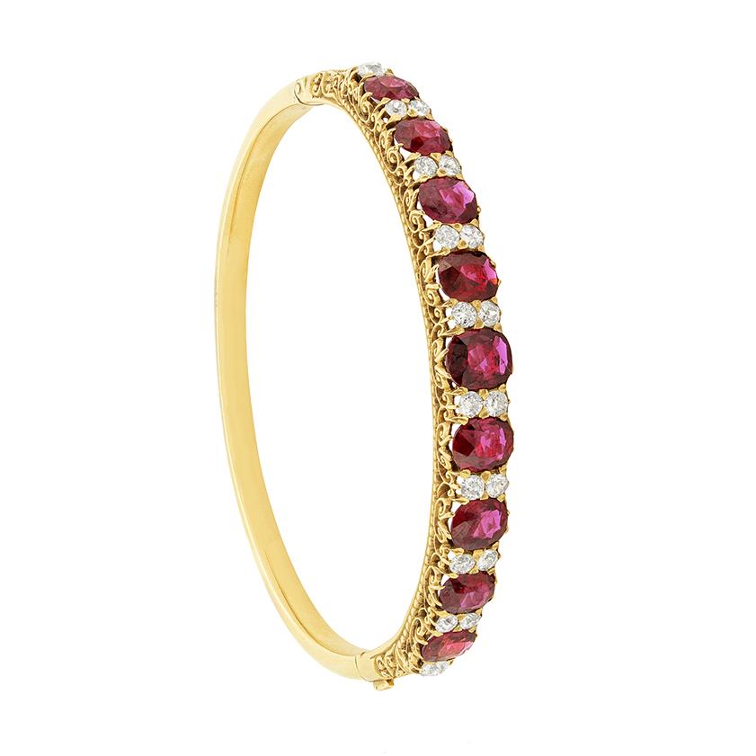 Nine stunning Thai rubies are on display in this awe inspiring Victorian bangle. The largest ruby sits at 1.30 carat with the stones graduating down from the centre to the outer stones that weigh 0.80 carat a piece. Each ruby has been certified