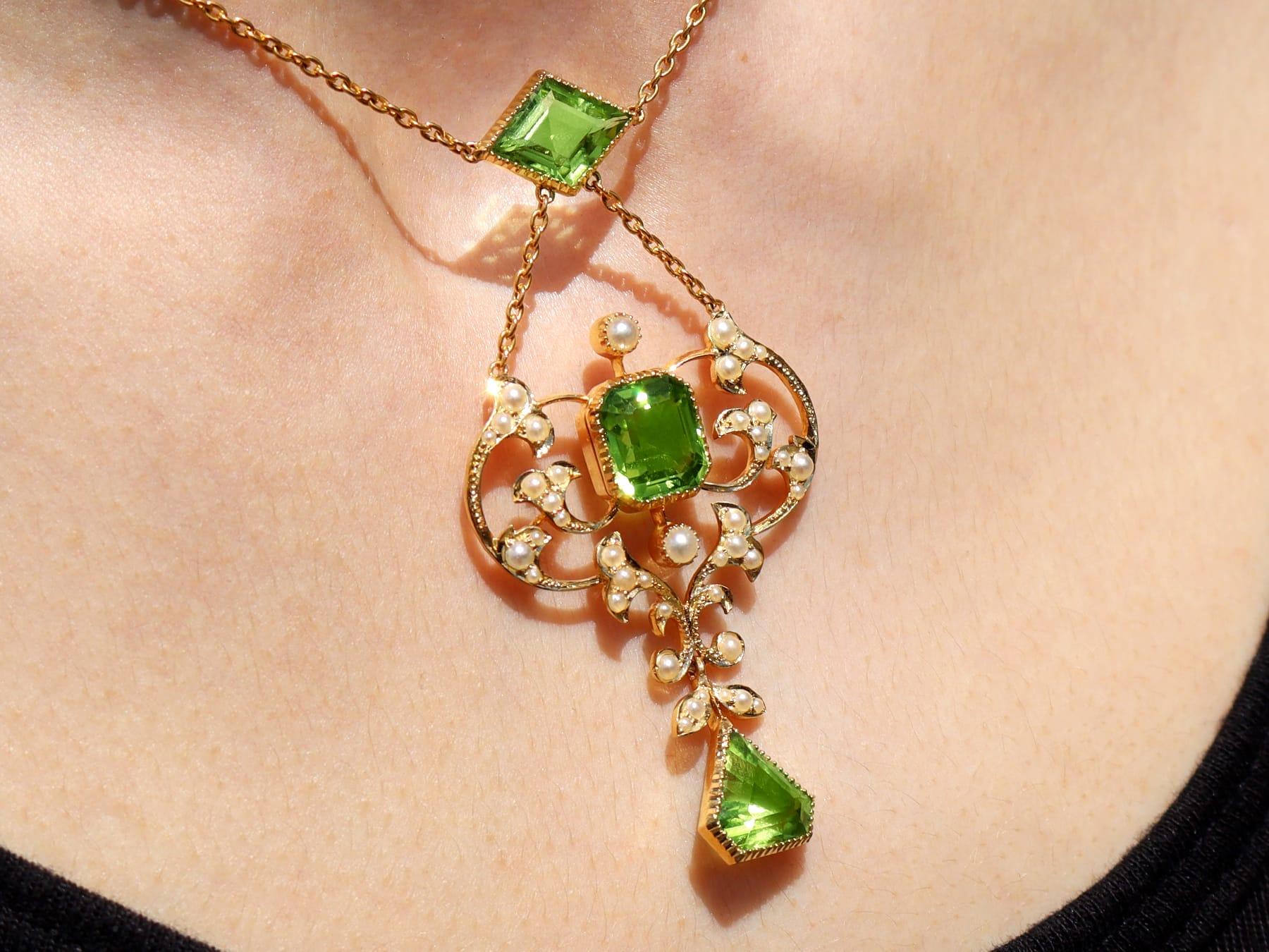 Victorian 9.32 Carat Peridot and Seed Pearl 15k Yellow Gold Necklace  For Sale 6