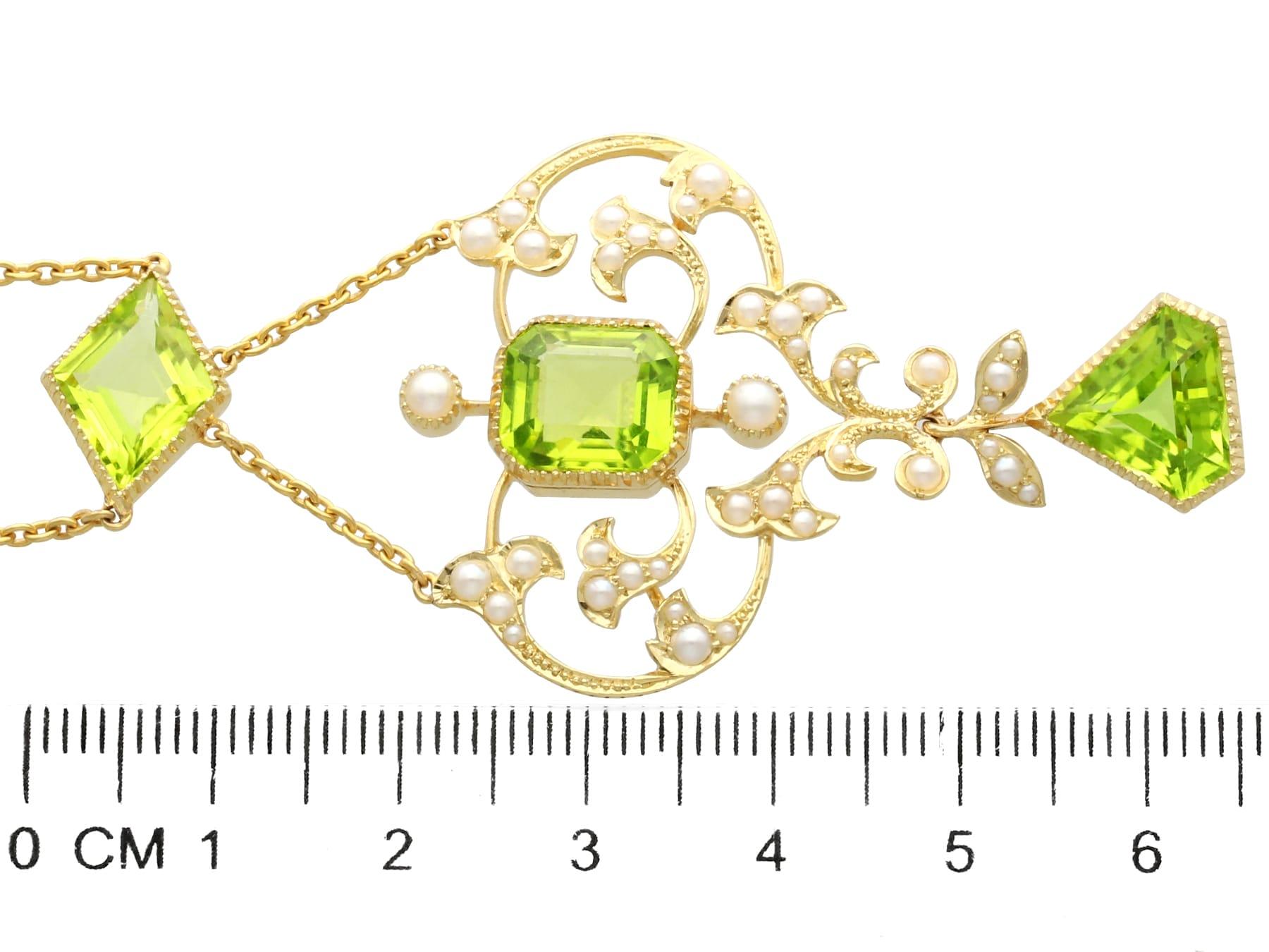 Victorian 9.32 Carat Peridot and Seed Pearl 15k Yellow Gold Necklace  In Excellent Condition For Sale In Jesmond, Newcastle Upon Tyne