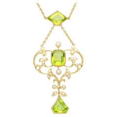 Victorian 9.32 Carat Peridot and Seed Pearl 15k Yellow Gold Necklace 