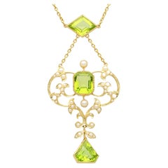 Collier victorien en or jaune 15 carats avec péridot de 9,32 carats et perles de rocaille 