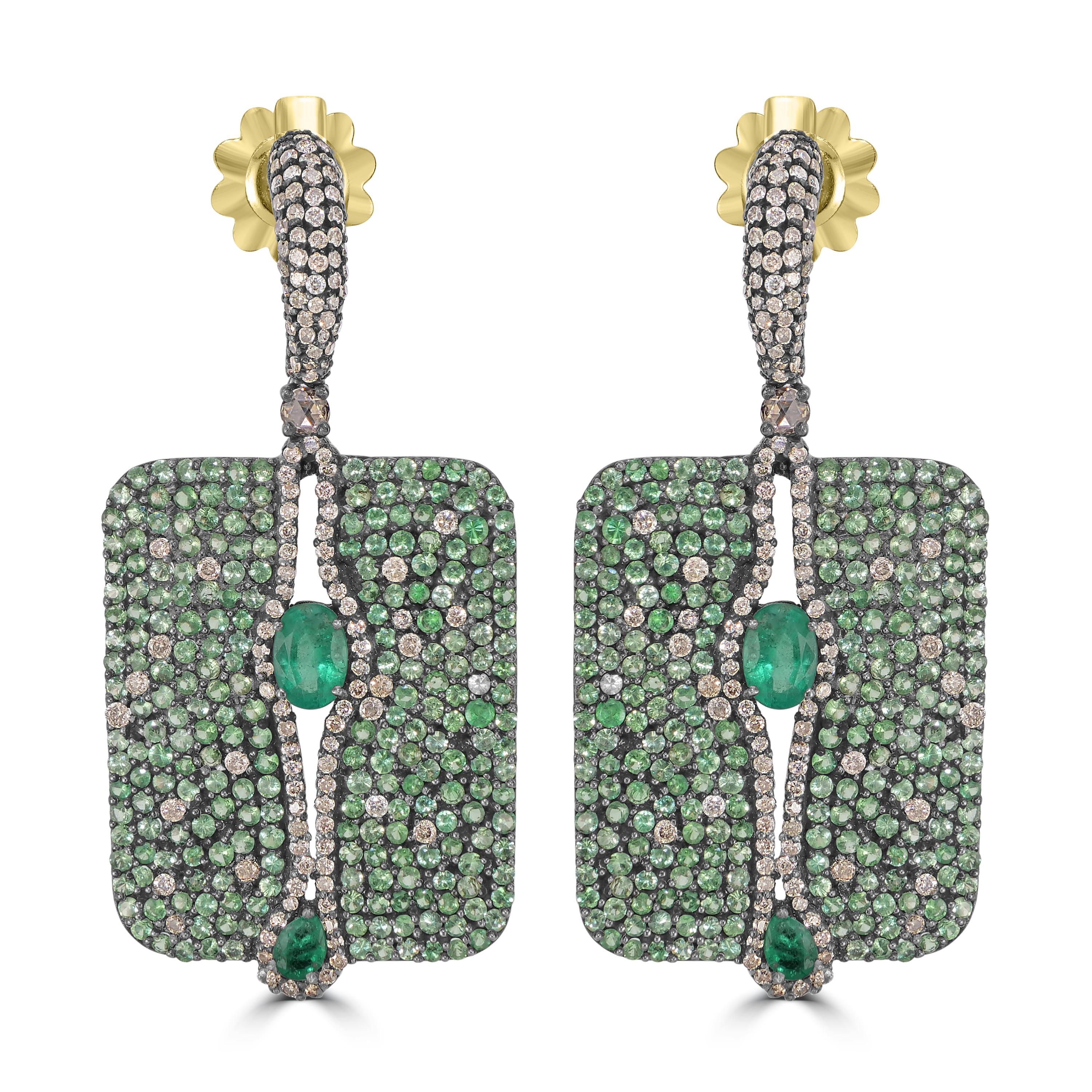 Taille ovale Victorian 9.55 ct. pt. Boucles d'oreilles en tsavorite, diamant et émeraude en vente