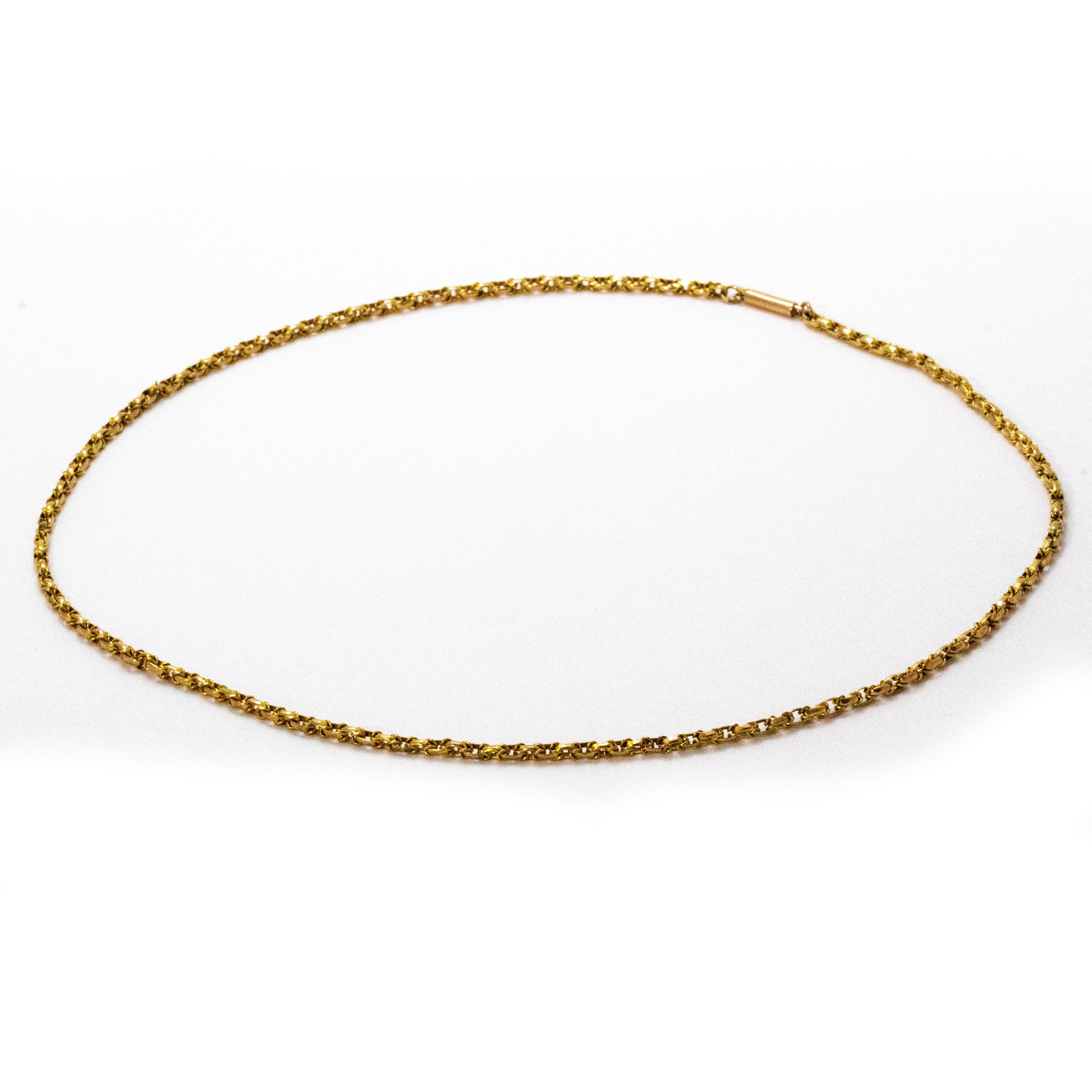 Beautifully decorative victorian 9ct gold chain with a barrel clasp.

Length: 18 1/2inches