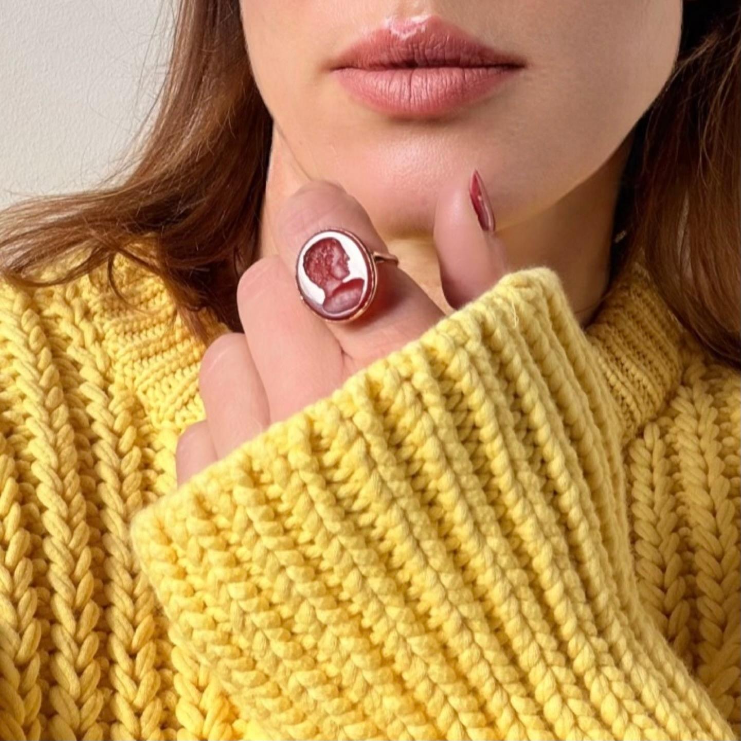 Anello vittoriano in oro 9ct con cammeo di corniola in vendita 2