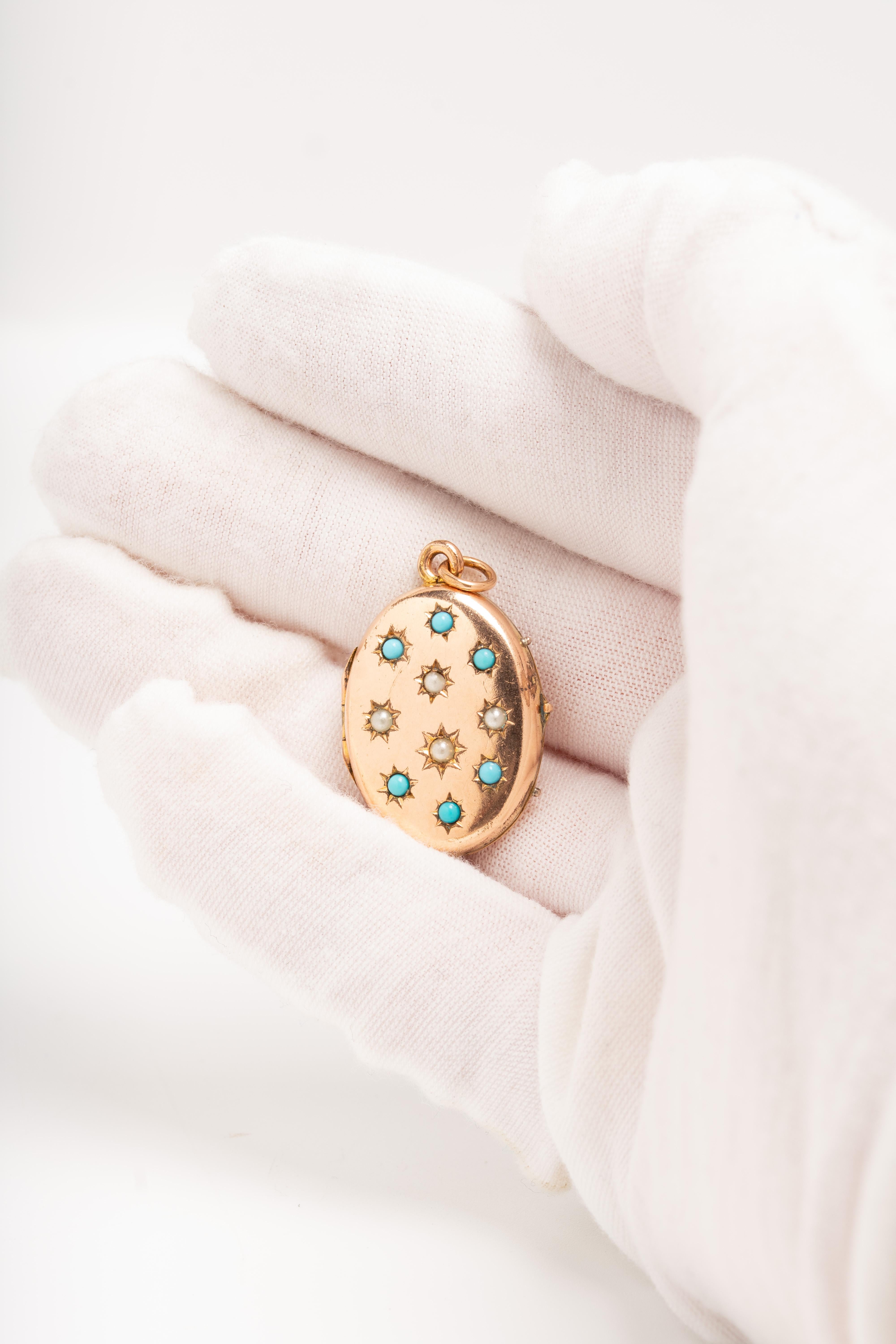 Victorian 9ct Gold Front & Back Turquoise And Seed Pearls Locket For Sale 2