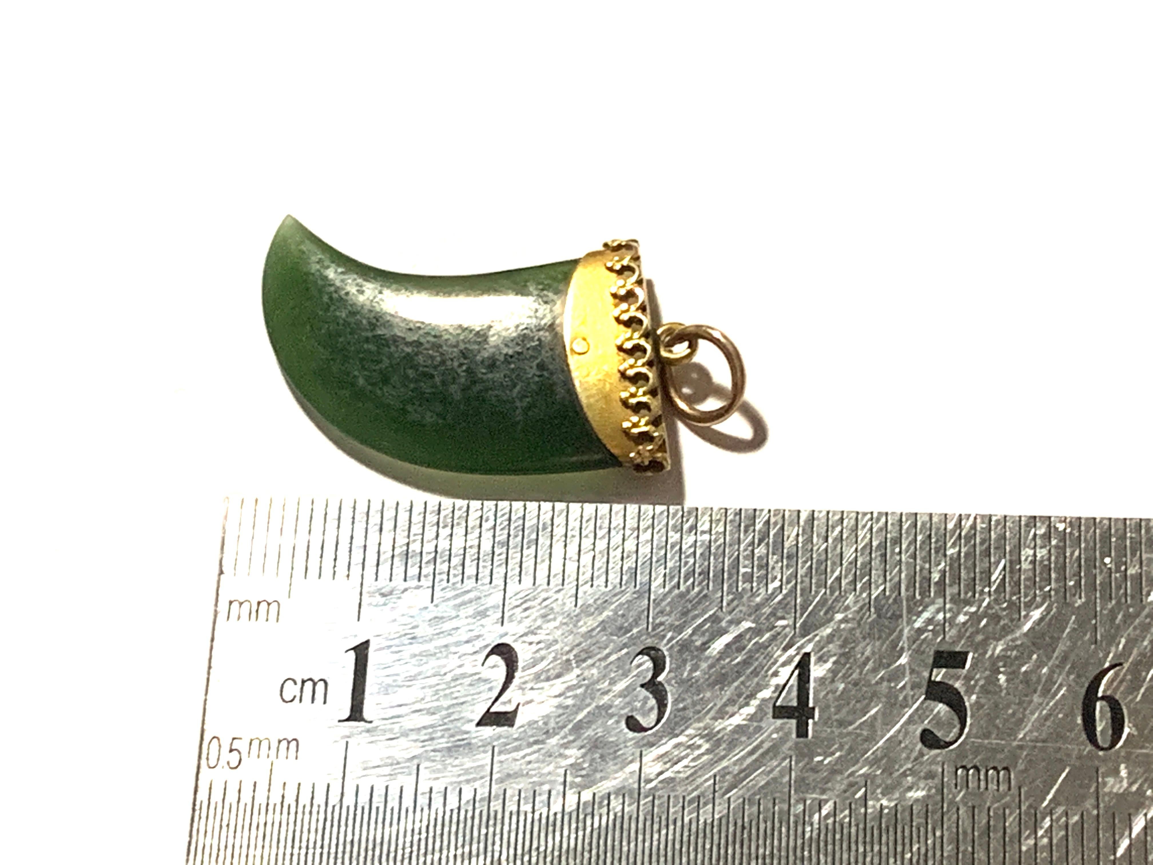 Victorian 9ct Gold Mounted Jade Tiger Tooth Shaped Pendant 2