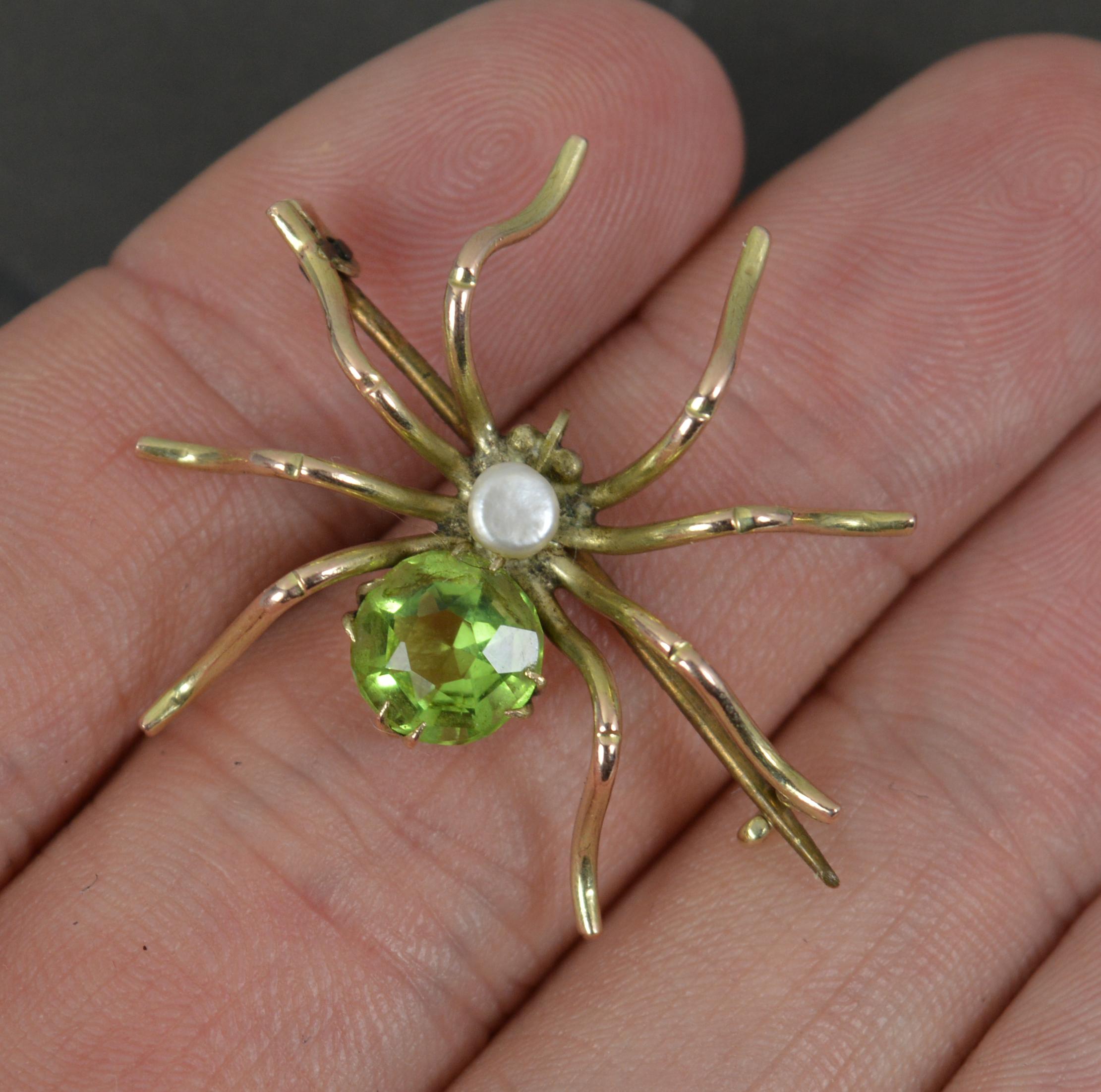 A fantastic late Victorian period pendant.
Solid 9 carat yellow gold example.
Novelty shape in the form of a spider.
The body comprises of a pearl to head and larger green peridot to body.

CONDITION ; Very good. Crisp gold section, issue free.