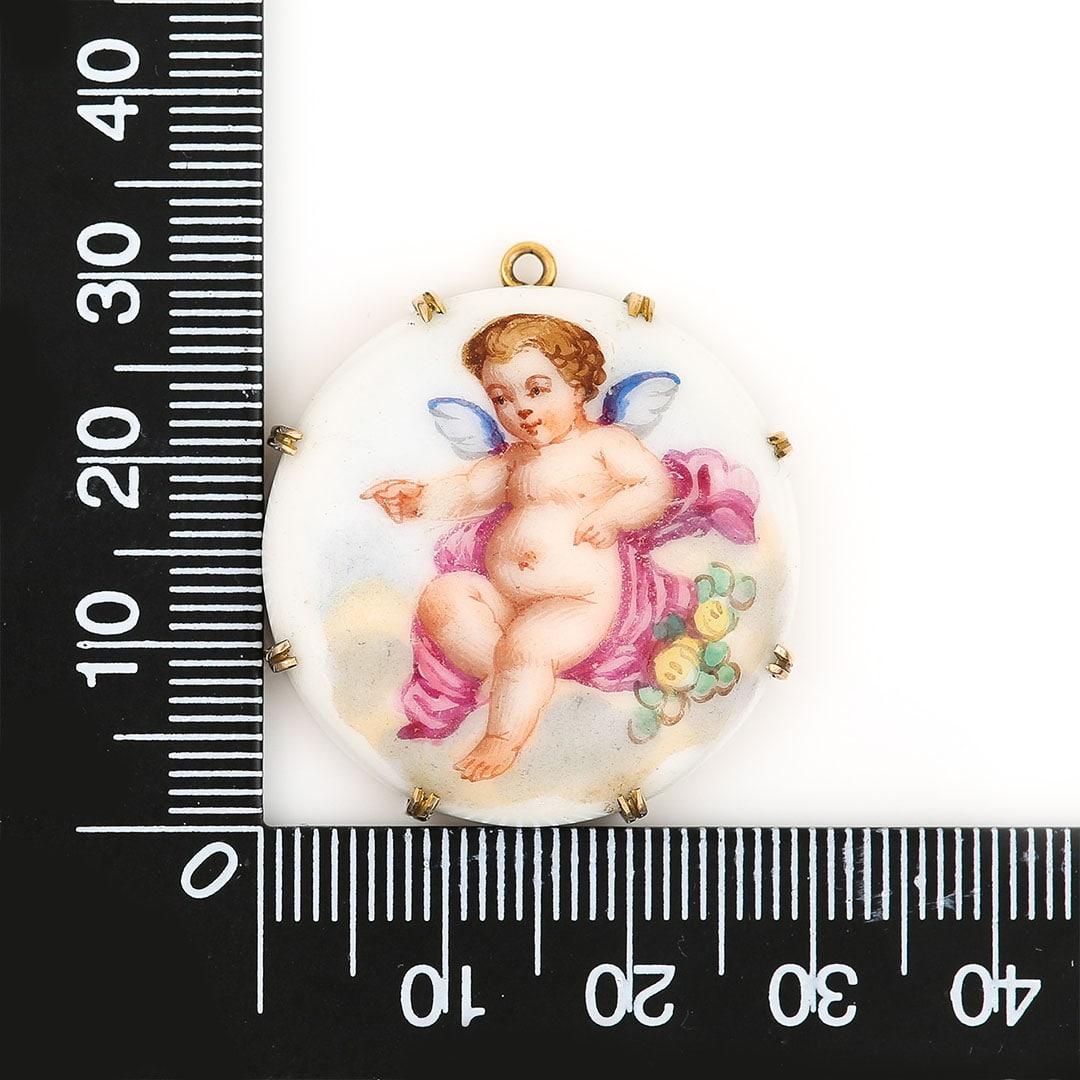 Victorian 9ct Gold Round Porcelain Pendant with Cherub and Flowers, Circa 1900 For Sale 3