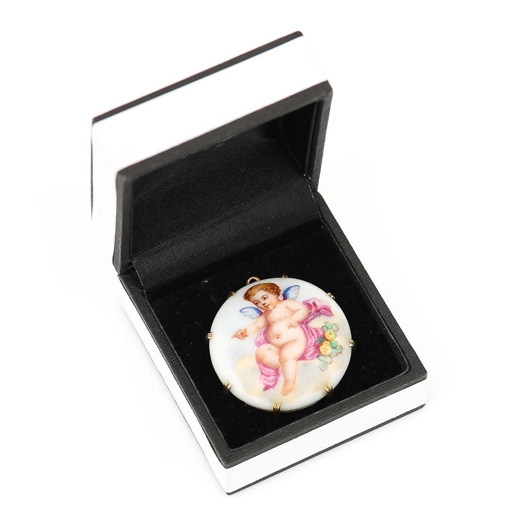 Victorian 9ct Gold Round Porcelain Pendant with Cherub and Flowers, Circa 1900 For Sale 4