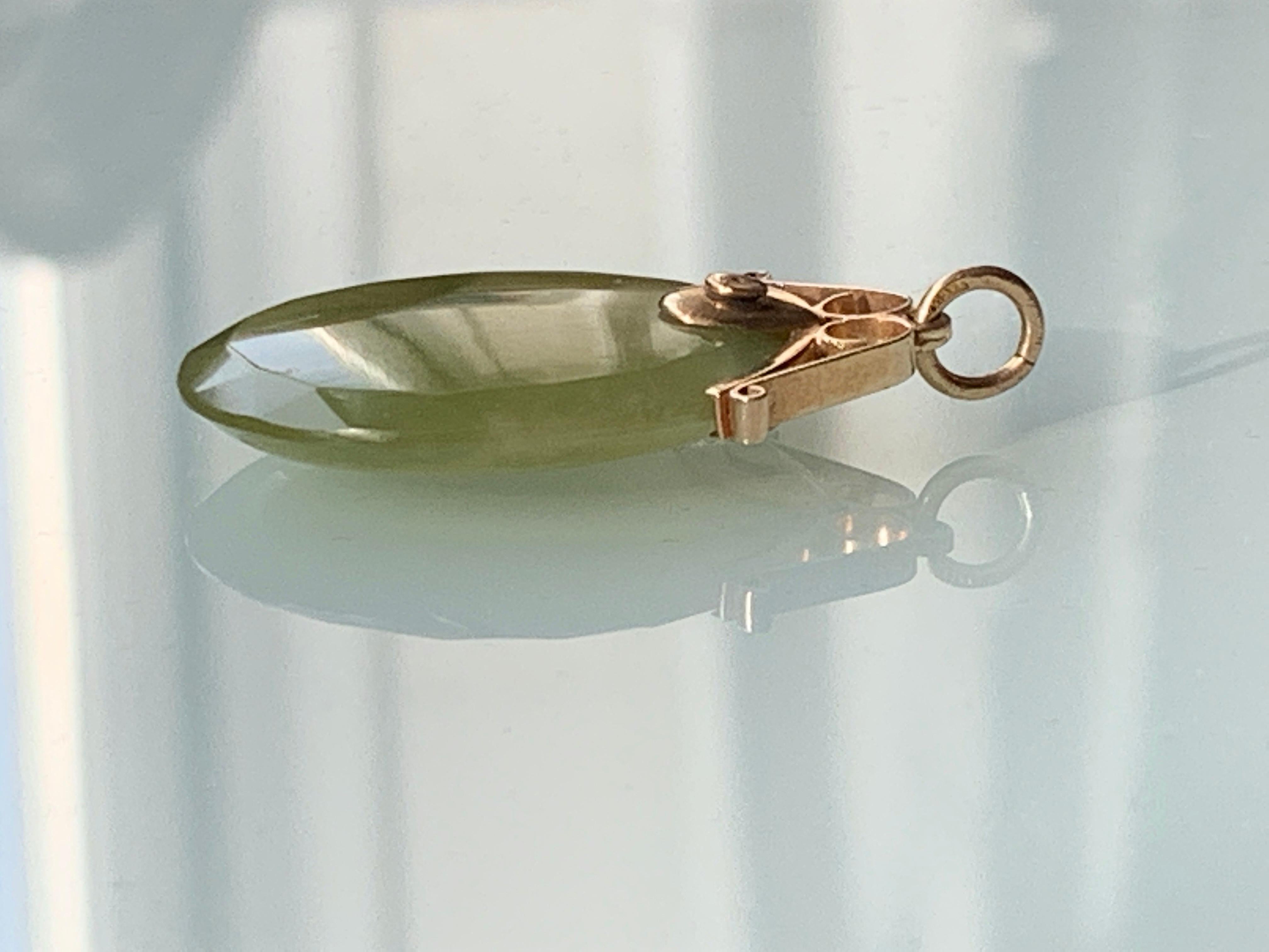 Oval Cut Victorian 9ct Gold Vintage Green Agate Pendant For Sale