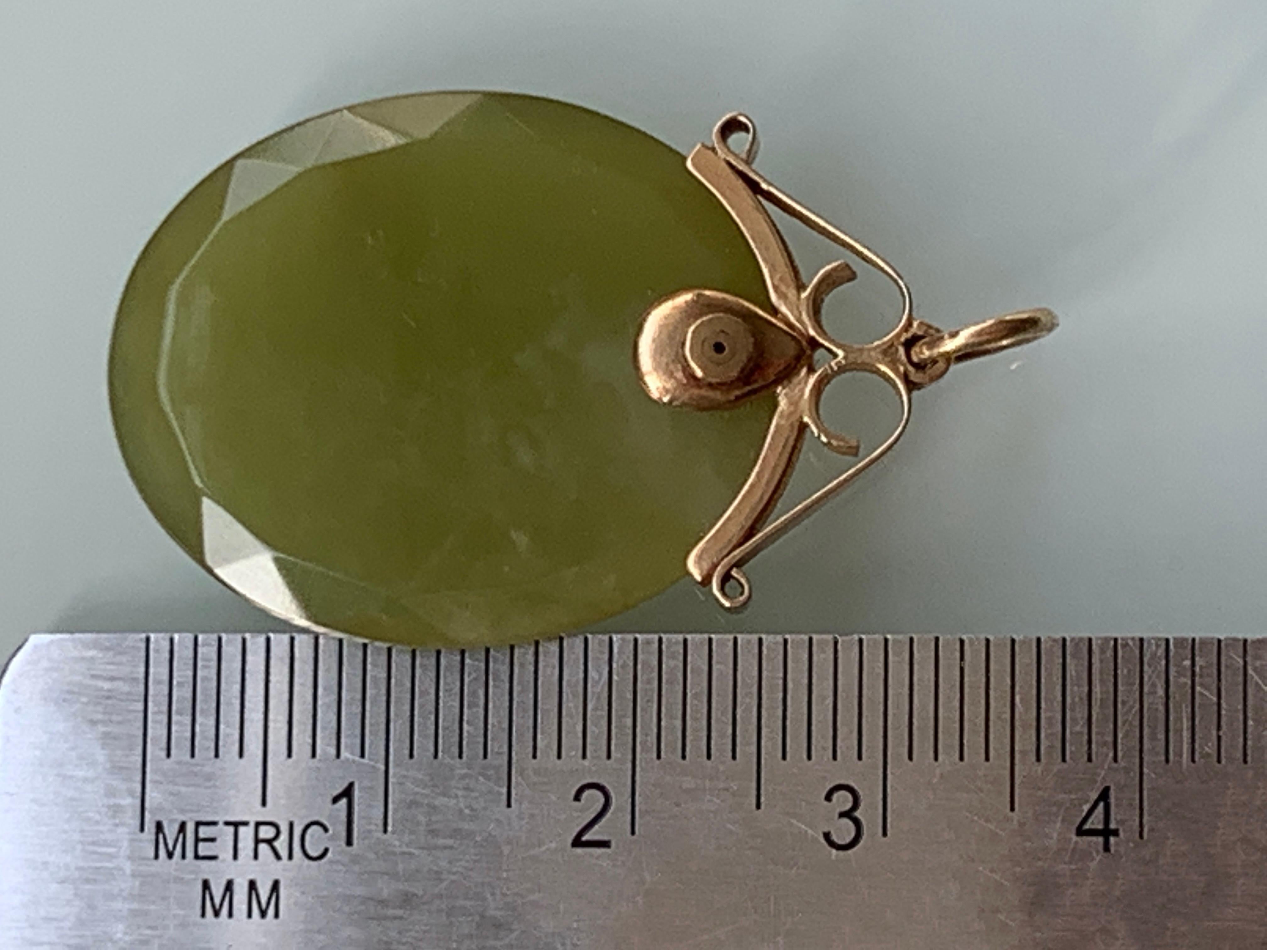 Women's or Men's Victorian 9ct Gold Vintage Green Agate Pendant For Sale