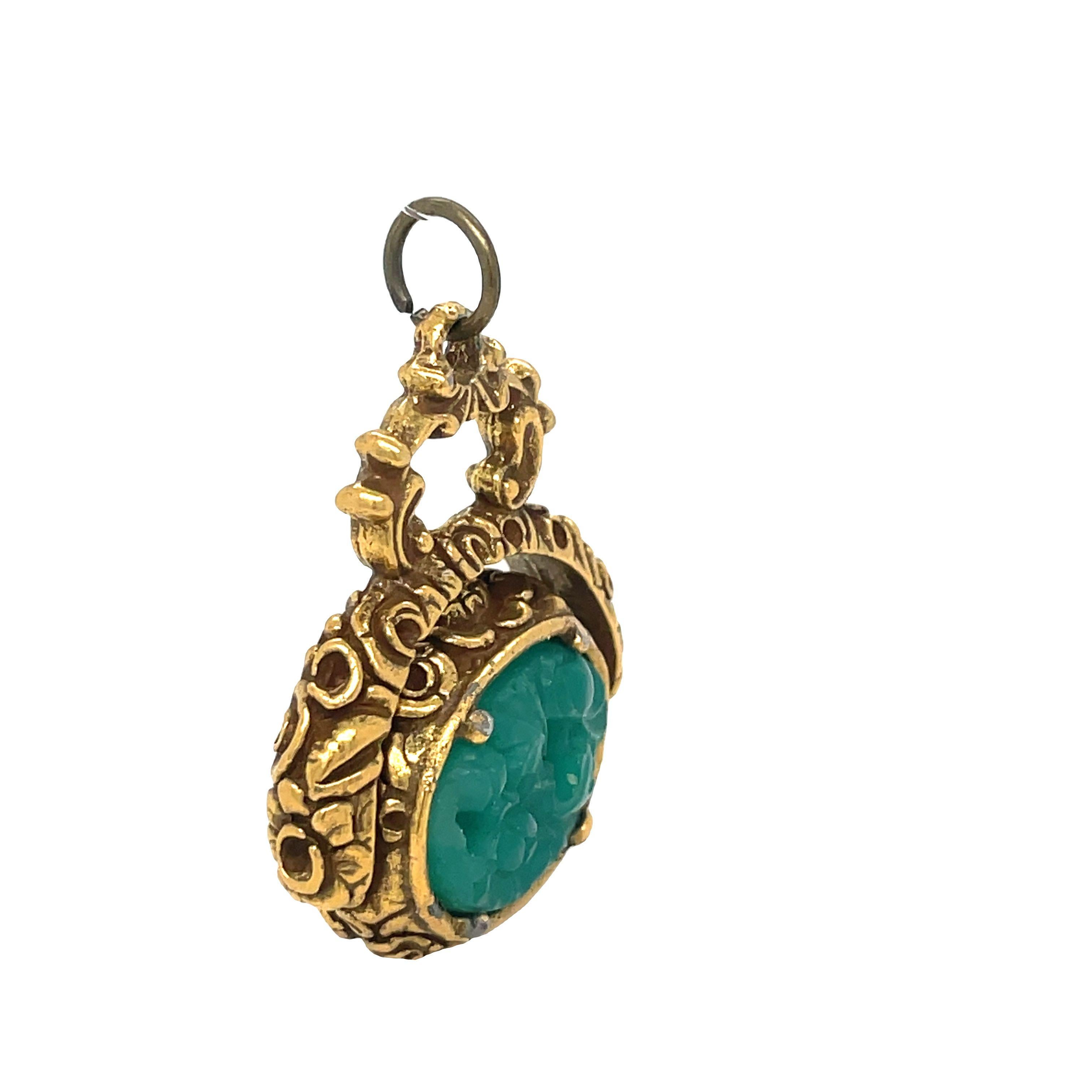 Pendentif en or 9K victorien en jade sculpté pour montre tournante Bon état - En vente à beverly hills, CA