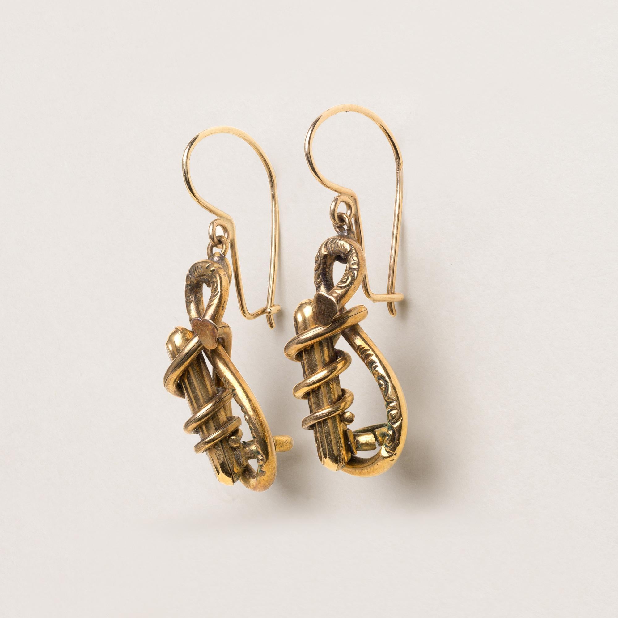 Pendientes Victorianos de Oro de 9K Pendientes Colgantes de Esmalte en venta 1