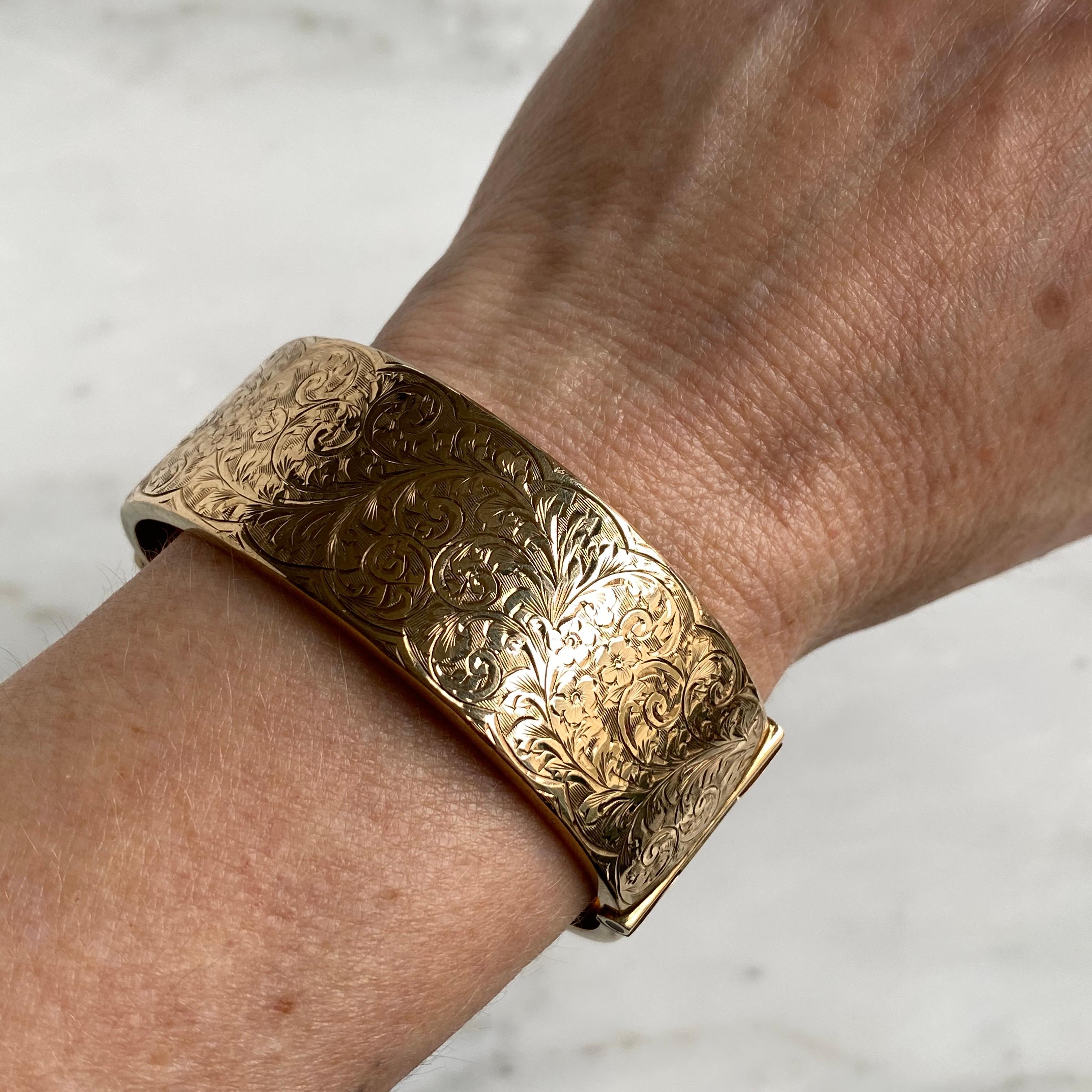 Victorian 9K Gold Engraved Bangle Bracelet For Sale 3