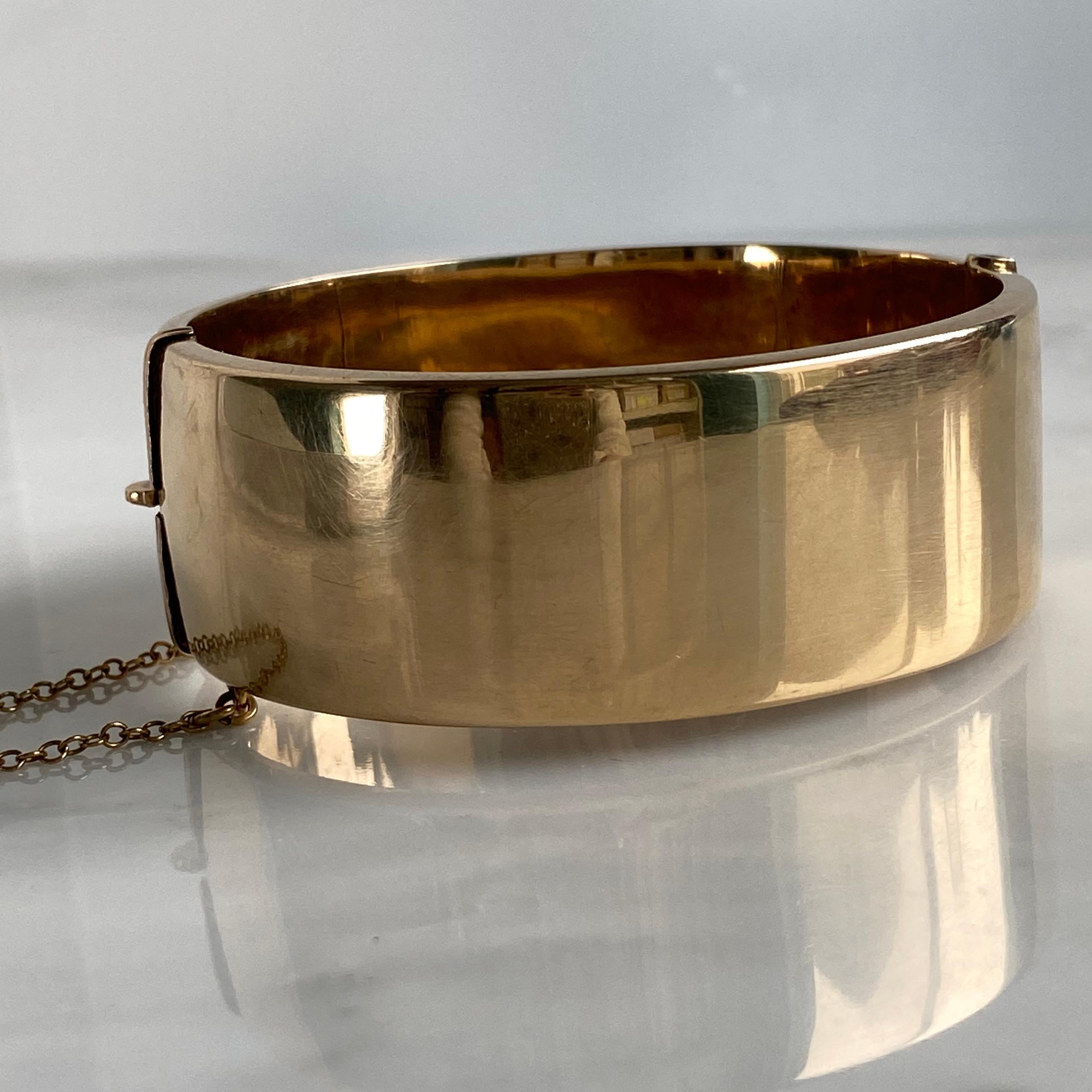 Victorian 9K Gold Engraved Bangle Bracelet For Sale 6