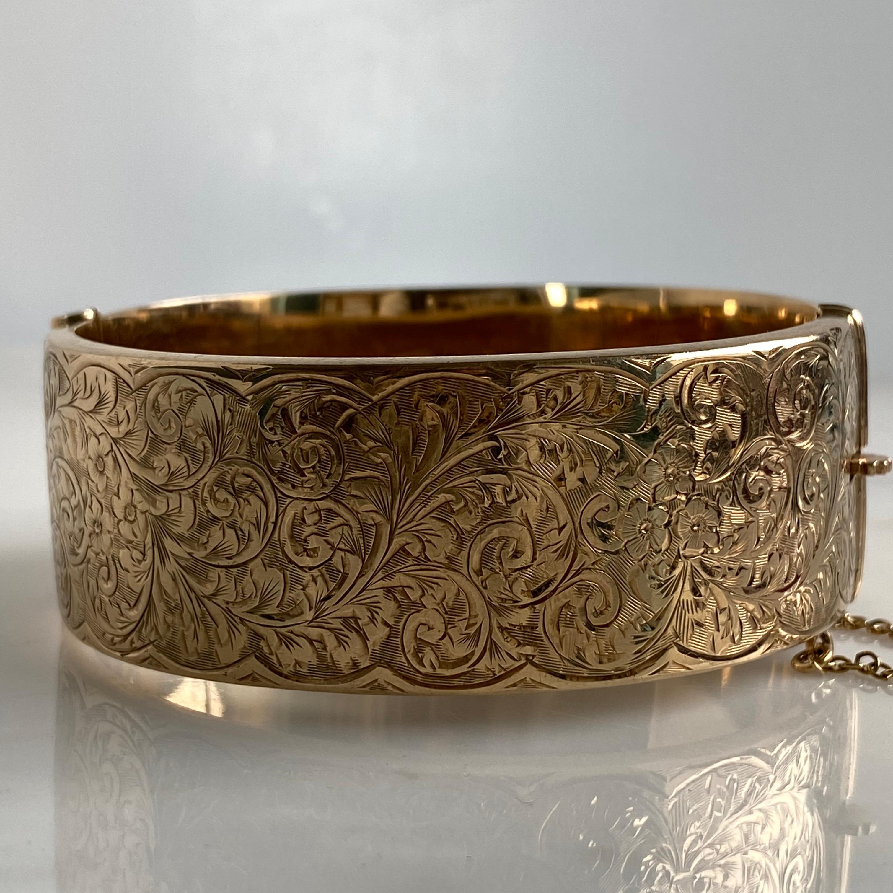 Victorian 9K Gold Engraved Bangle Bracelet In Good Condition For Sale In Scotts Valley, CA