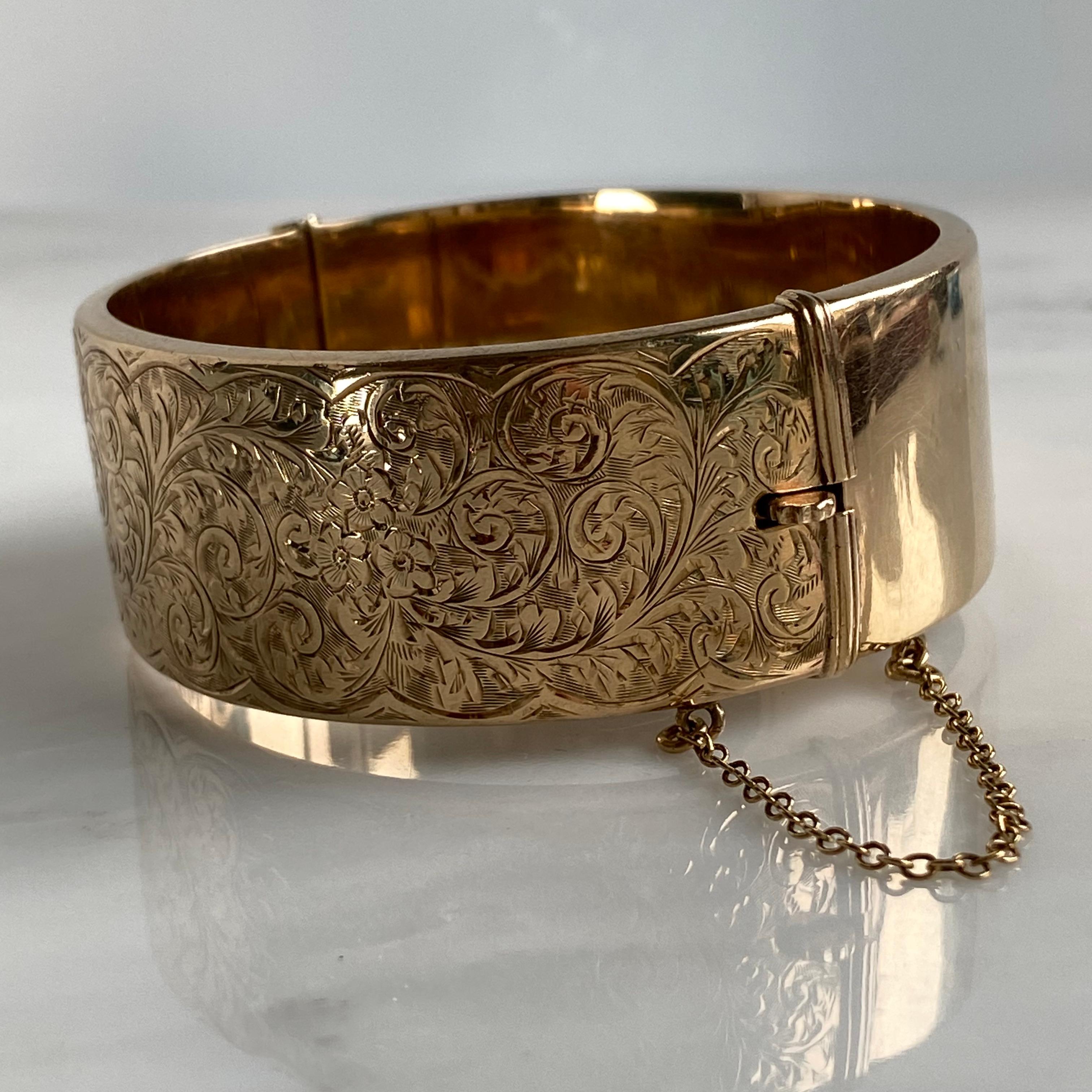 Victorian 9K Gold Engraved Bangle Bracelet For Sale 1
