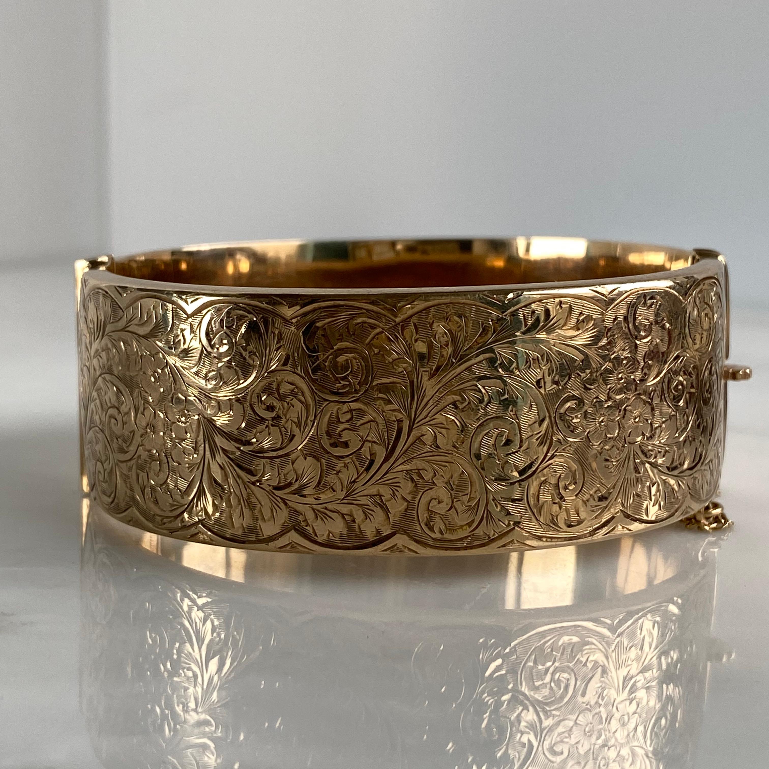 Victorian 9K Gold Engraved Bangle Bracelet For Sale 2