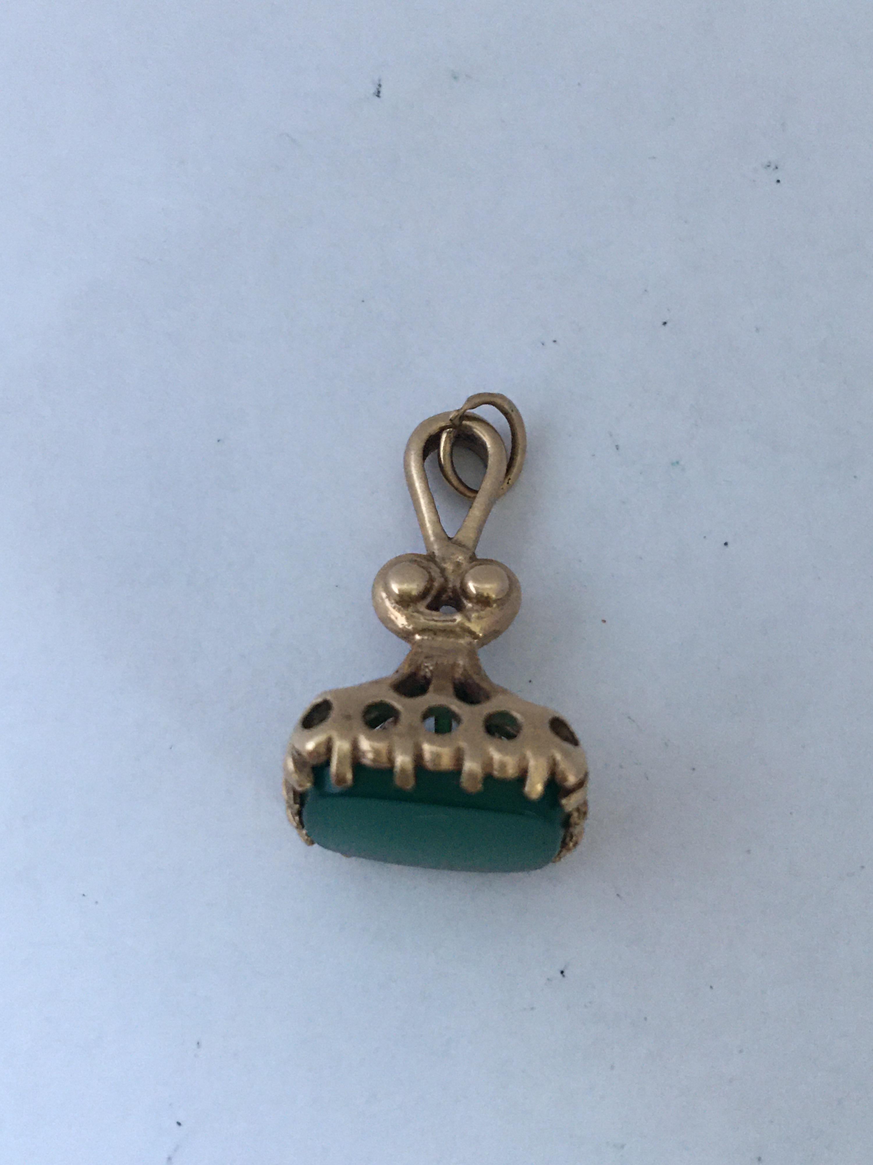 Victorian 9 Karat Gold Green Agate Antique Watch Fob Pendant For Sale 2