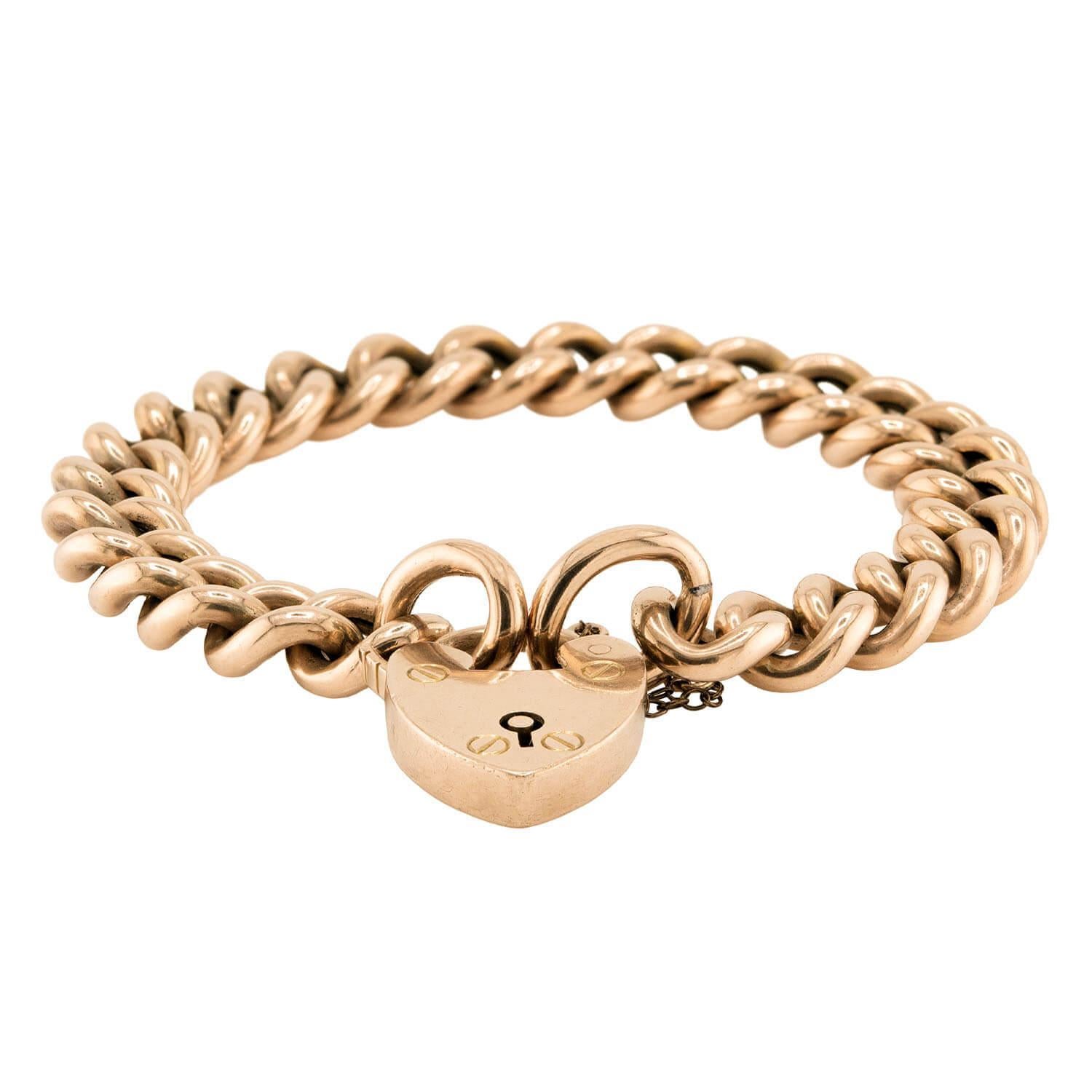 Un magnifique bracelet à maillons de l'époque victorienne (vers les années 1880) ! Réalisée en or rose 9k, cette pièce substantielle est composée de grands maillons de style curb imbriqués. La surface des maillons est lisse et simple. Le centre du