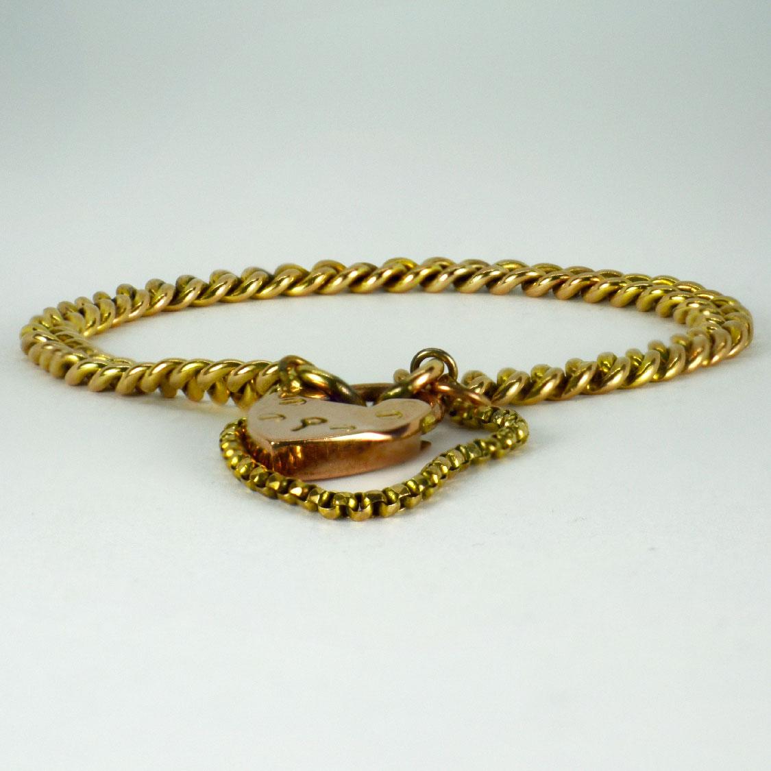 Ein viktorianisches Armband aus 9 Karat (9K) Roségold mit einem Herzvorhängeschlossverschluss. Jedes Glied gestempelt 9 und 375 für 9 Karat Gold. 7