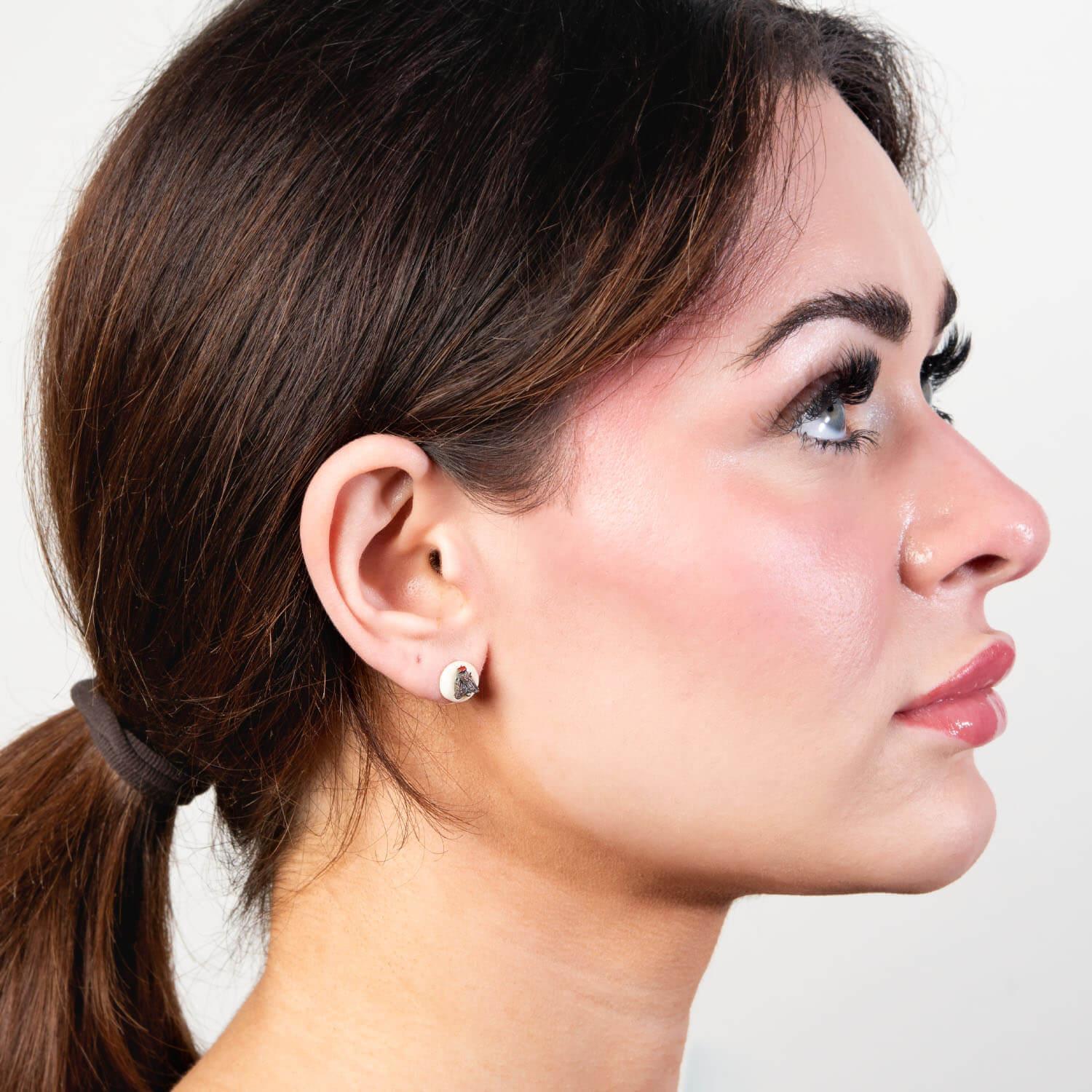 Viktorianische Ohrstecker aus 9k, Sterlingsilber und elfenbeinfarbenem Fliegenmotiv Damen im Angebot