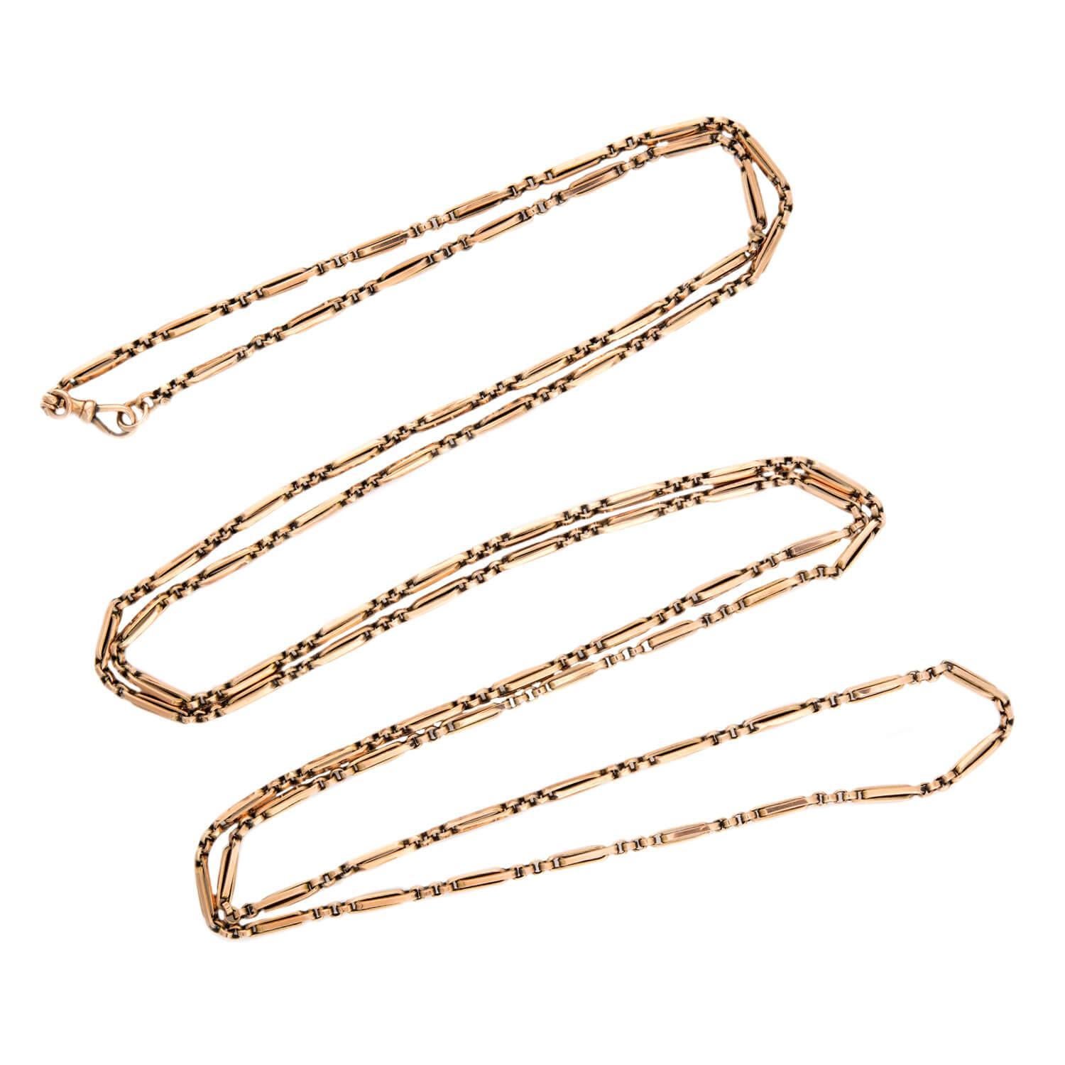 ¡Impresionante collar de cadena de reloj de fantasía de la época victoriana (hacia 1880)! Este precioso collar está hecho en oro rosa de 9 quilates y consta de eslabones entrelazados en forma de elipse. Cada eslabón oblongo está unido al siguiente