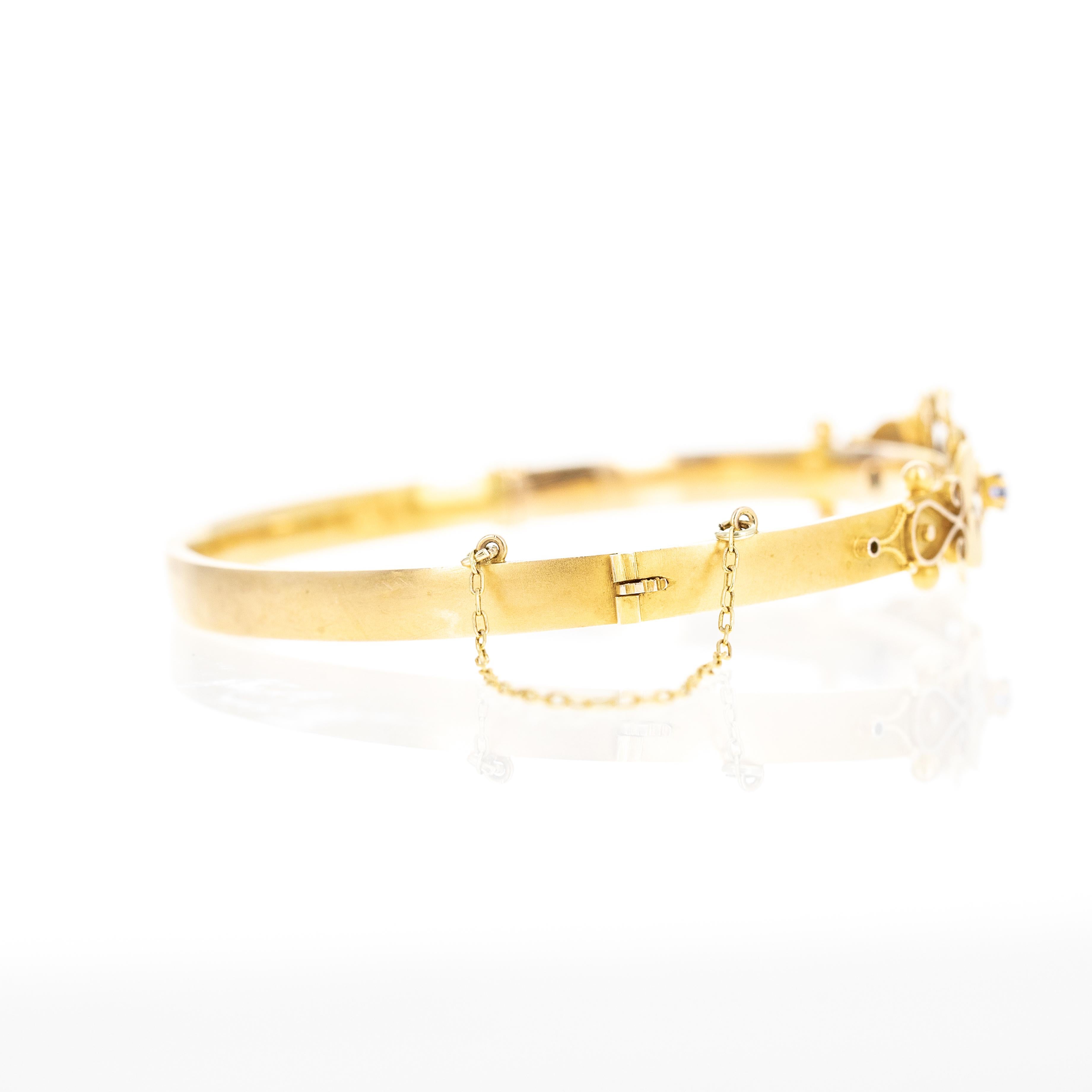 Women's Victorian 9K Yellow Gold 0.10 Carat Sapphire Diamond Brushed Bracelet For Sale