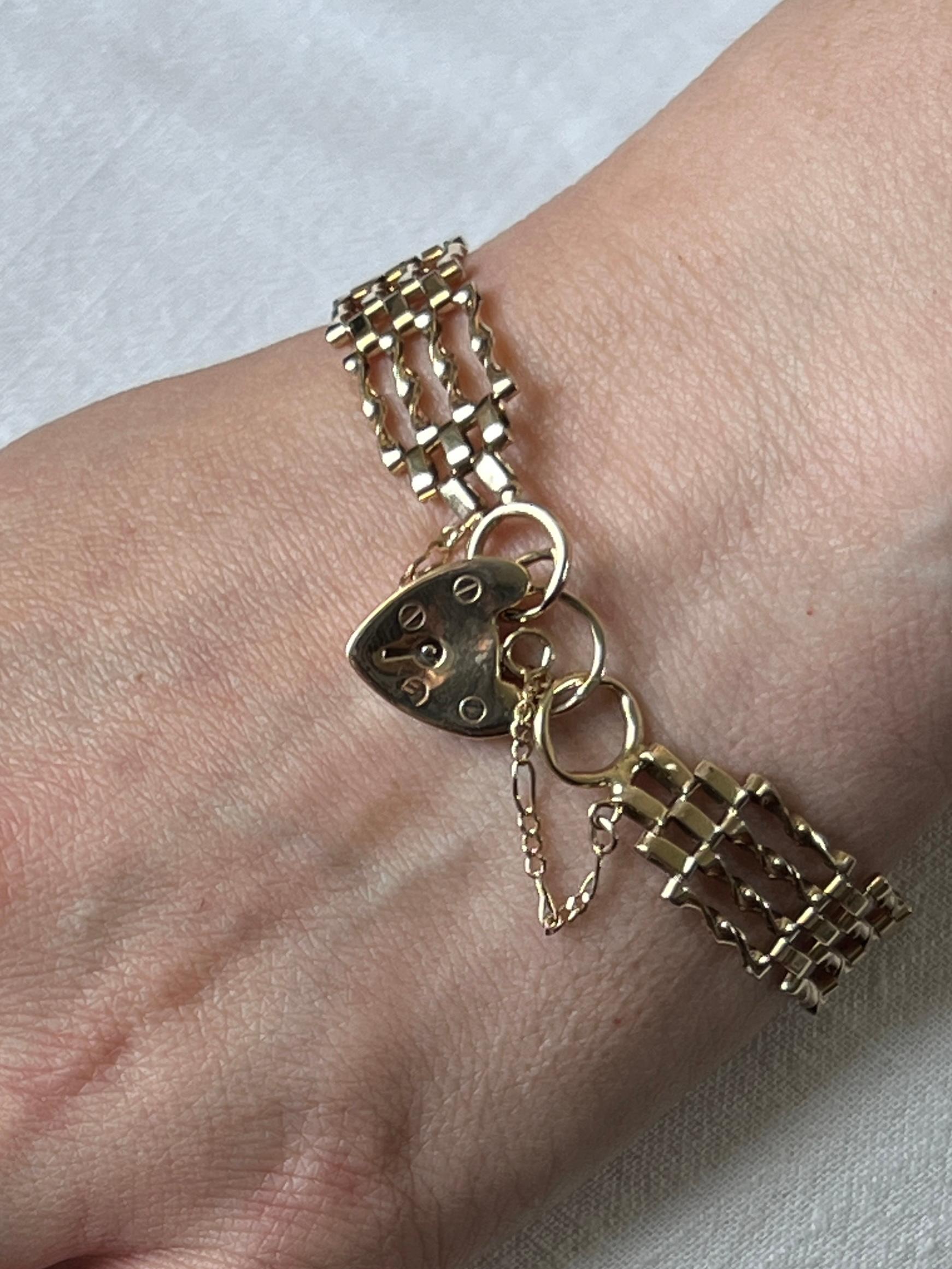 Pulsera Victoriana de Eslabones de Puerta con Candado de Corazón de Oro Amarillo de 9k en Bueno estado para la venta en Towson, MD