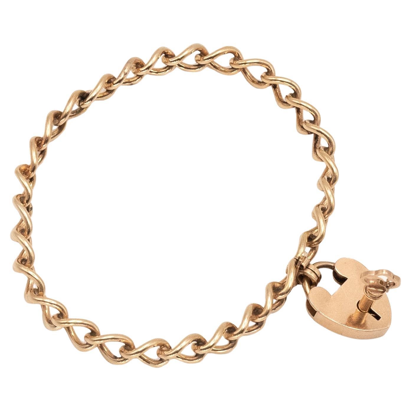 Bracelet victorien en or jaune 9K avec cadenas et clé en forme de cœur c. 1900s en vente