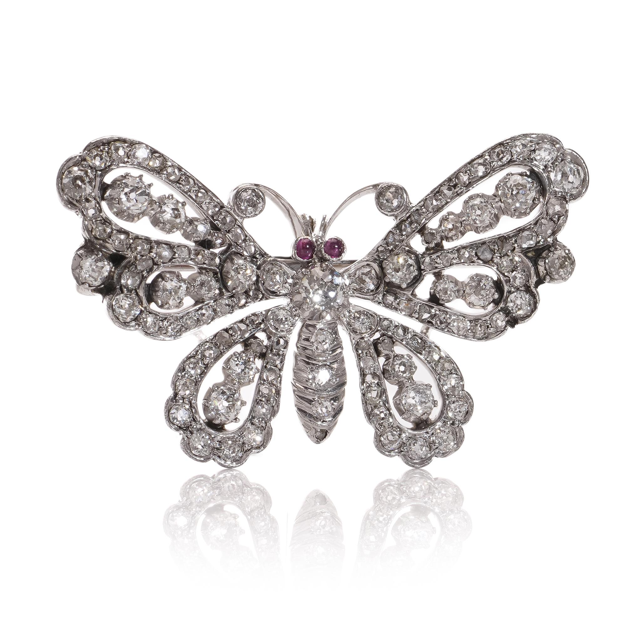 Viktorianische Schmetterlingsbrosche aus 9 Karat Gold und Silber mit Diamanten im Altschliff und Rubinen (Alteuropäischer Schliff) im Angebot
