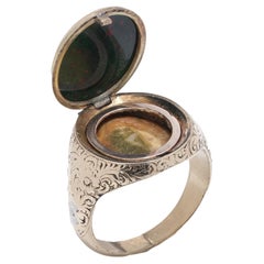 VICTORIAN 9KT GOLD BLOODSTONE SIGNET RING WITH OPENING COMPARTMENT, CIRCA 1880s