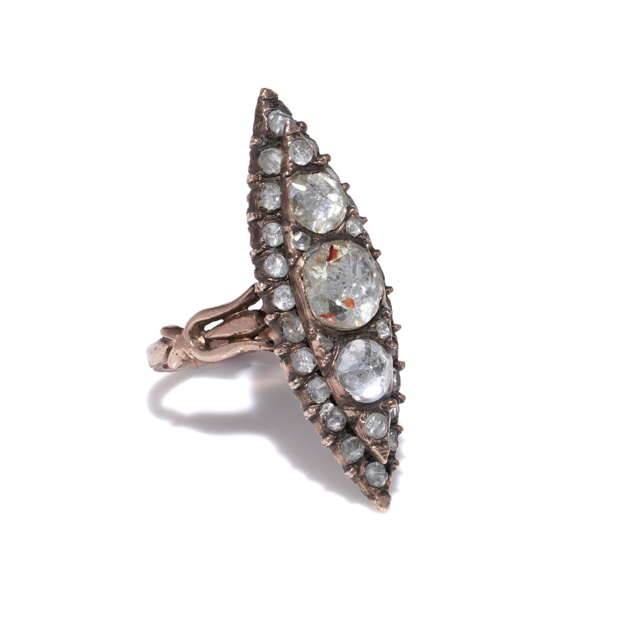 Viktorianischer Diamantring aus 9 Karat Gold in Marquise-Form mit Diamanten im Rosenschliff (1880er Jahre) im Zustand „Gut“ im Angebot in Braintree, GB