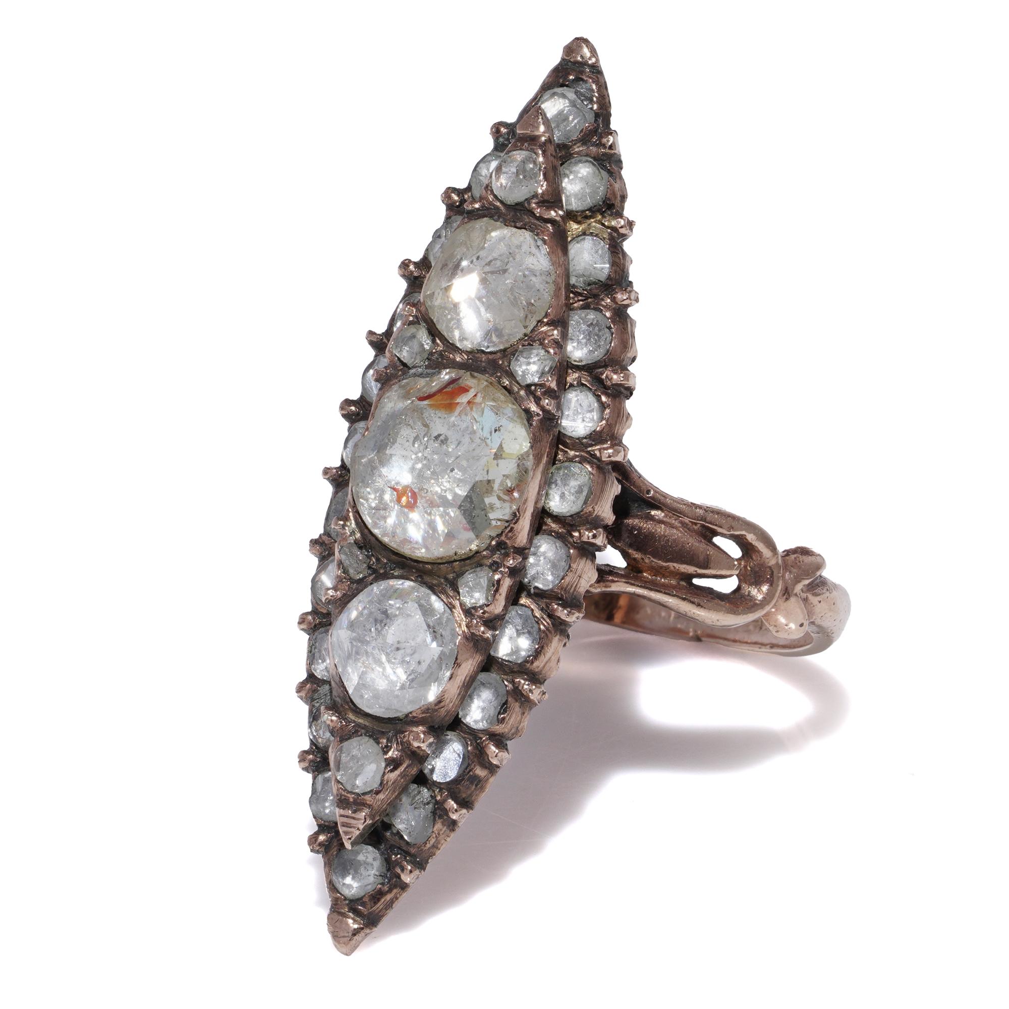 Viktorianischer Diamantring aus 9 Karat Gold in Marquise-Form mit Diamanten im Rosenschliff (1880er Jahre) im Angebot 2