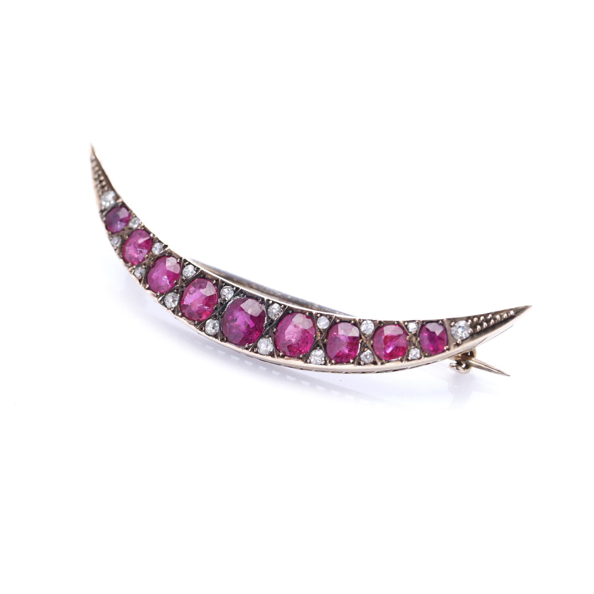 Victorian 9kt Gold ruby and diamond crescent brooch In Good Condition For Sale In Braintree, GB