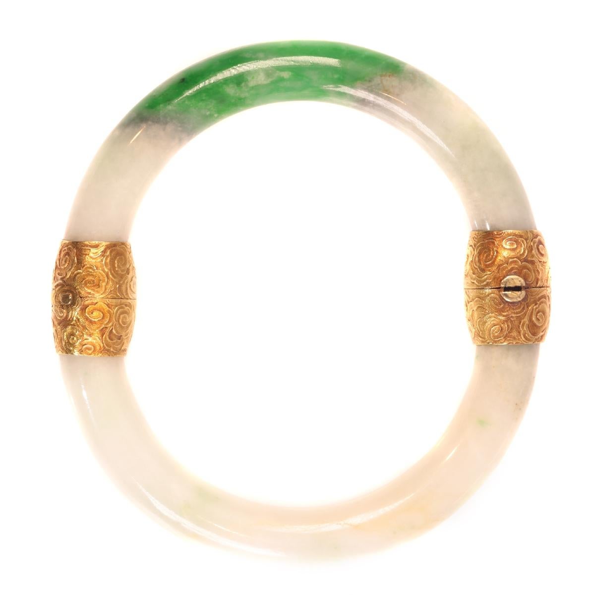 Victorian A-Jade Certified Bangle with 18 Karat Gold Closure and Hinge, 1880s For Sale 1