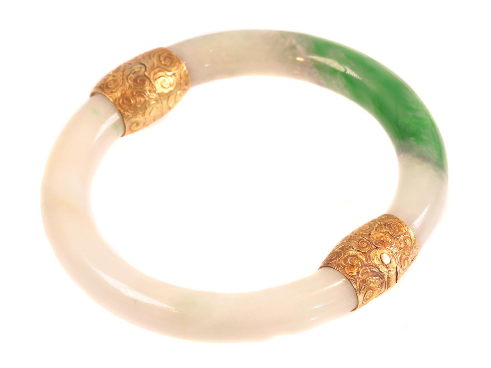 Victorian A-Jade Certified Bangle with 18 Karat Gold Closure and Hinge, 1880s For Sale 2