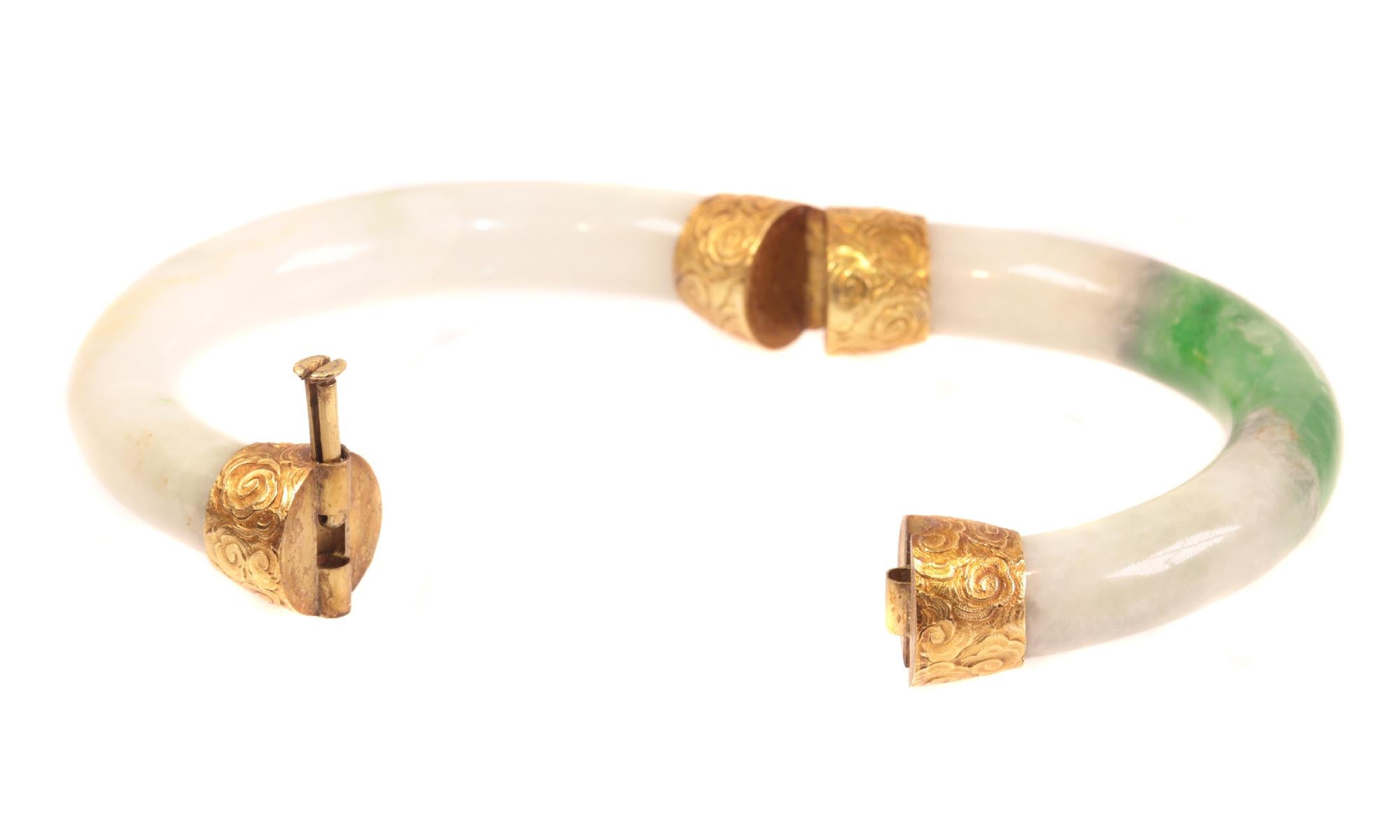 Victorian A-Jade Certified Bangle with 18 Karat Gold Closure and Hinge, 1880s For Sale 3