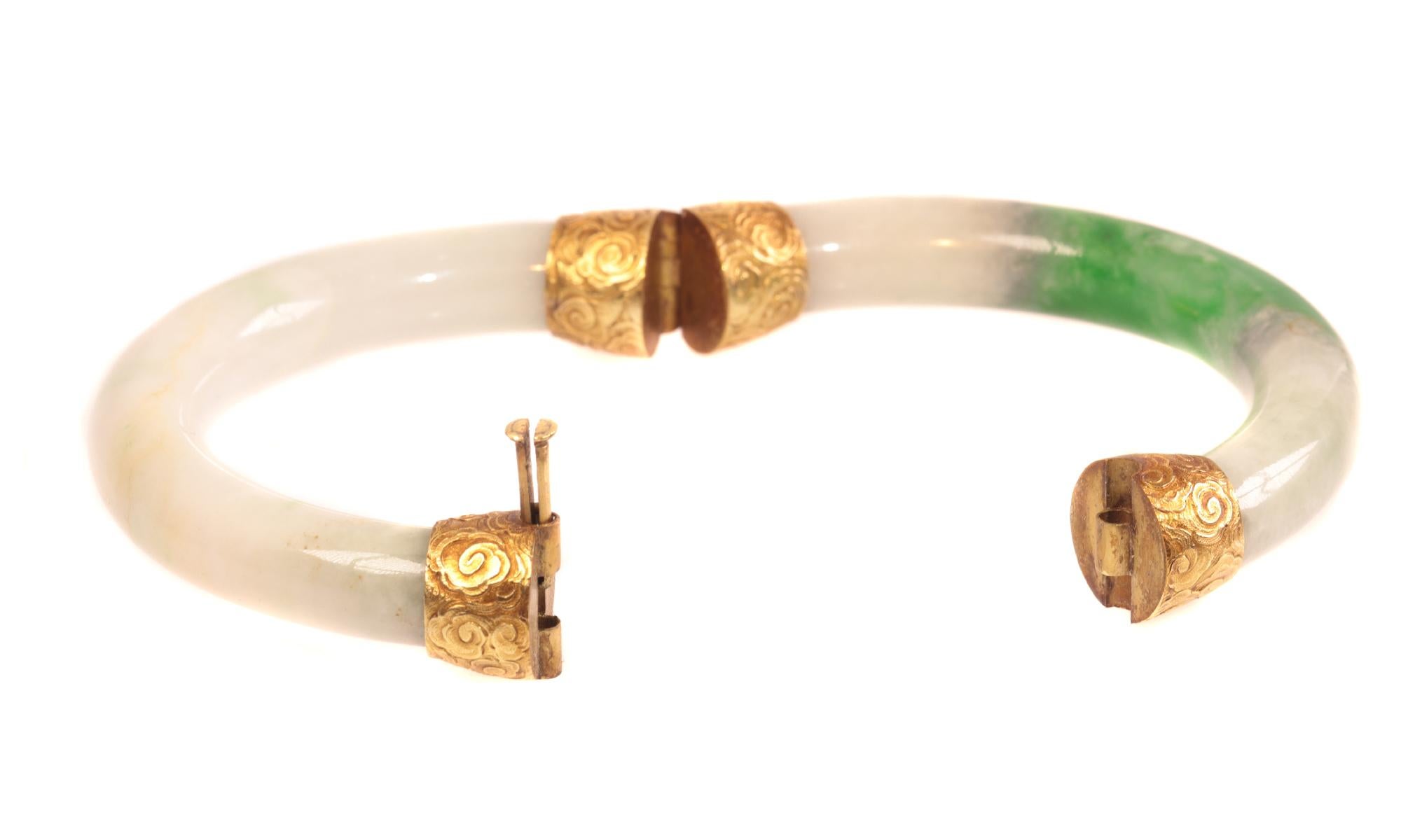 Victorian A-Jade Certified Bangle with 18 Karat Gold Closure and Hinge, 1880s For Sale 4