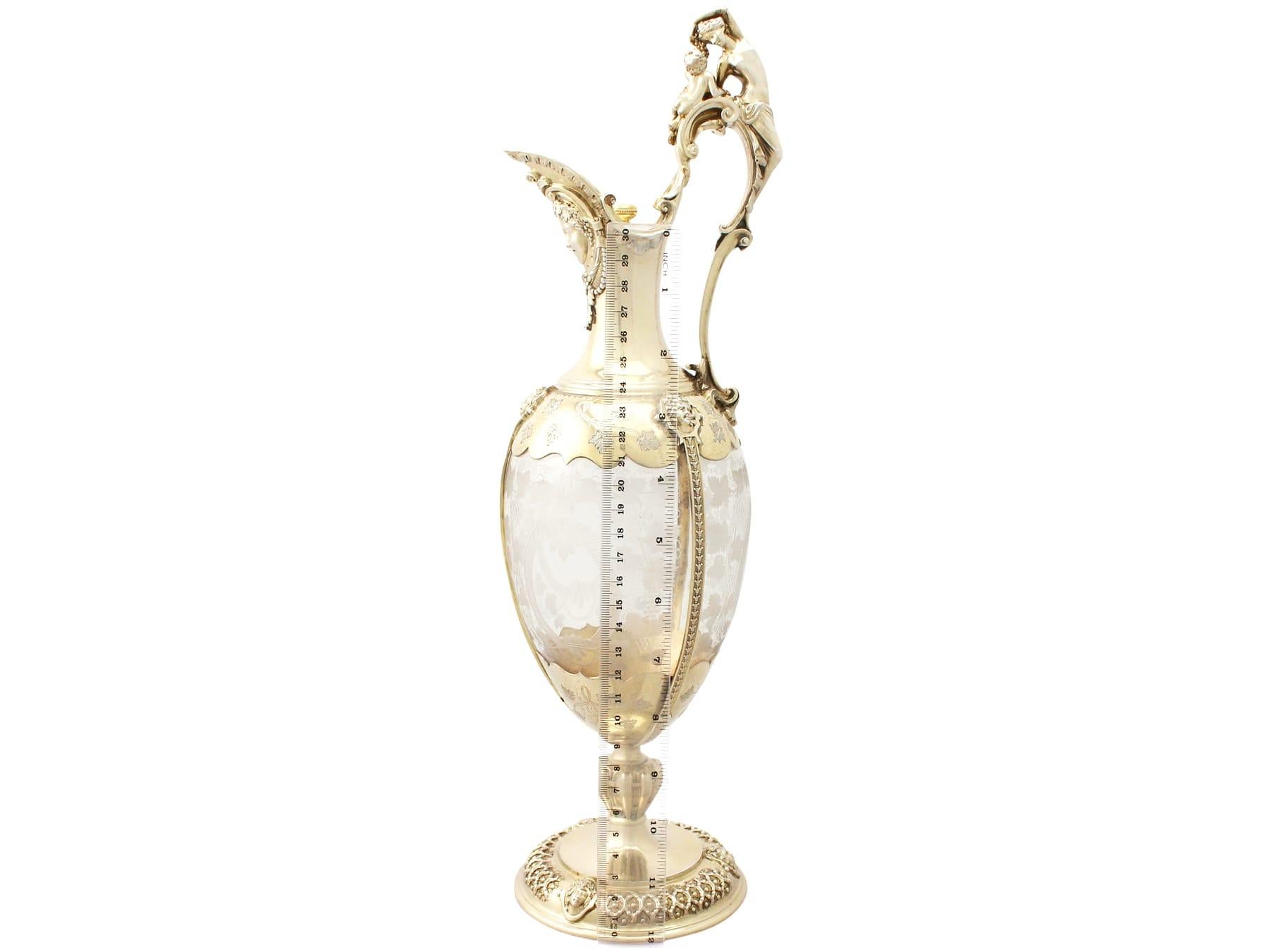 Antigua Jarra Victoriana de Clarete de Vidrio Grabado al Ácido y Plata de Ley Dorada en venta 11