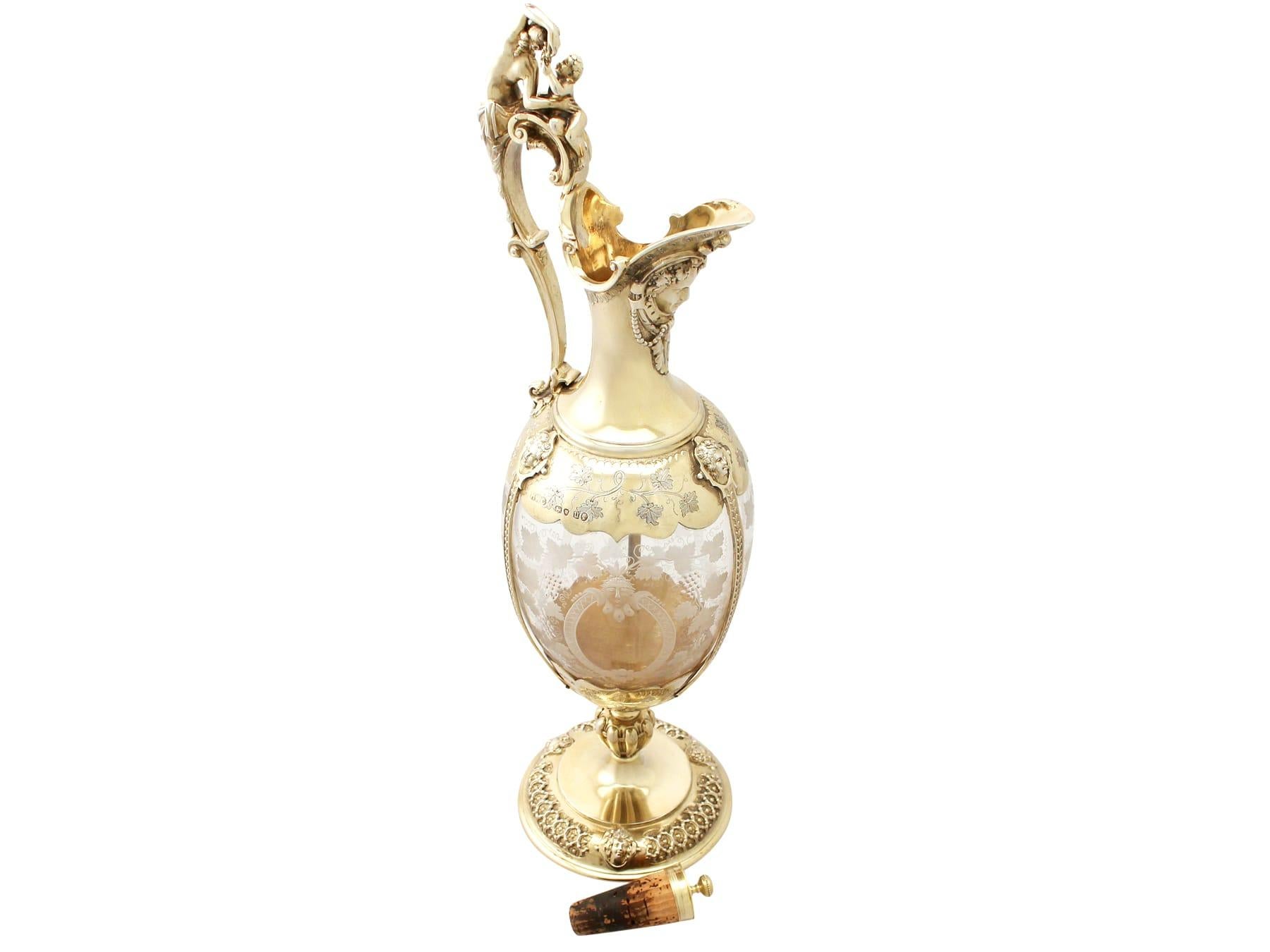 Antigua Jarra Victoriana de Clarete de Vidrio Grabado al Ácido y Plata de Ley Dorada Victoriano en venta