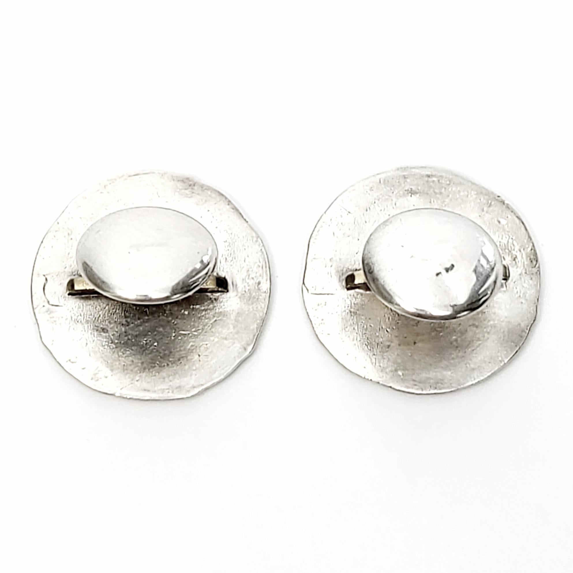 Victorian 900 silver cuff links by ACME.

Exceptional example of Edwardian design, each cufflink features a helmeted man in profile. X-ray tested for 90% silver.

Measures 1 3/16