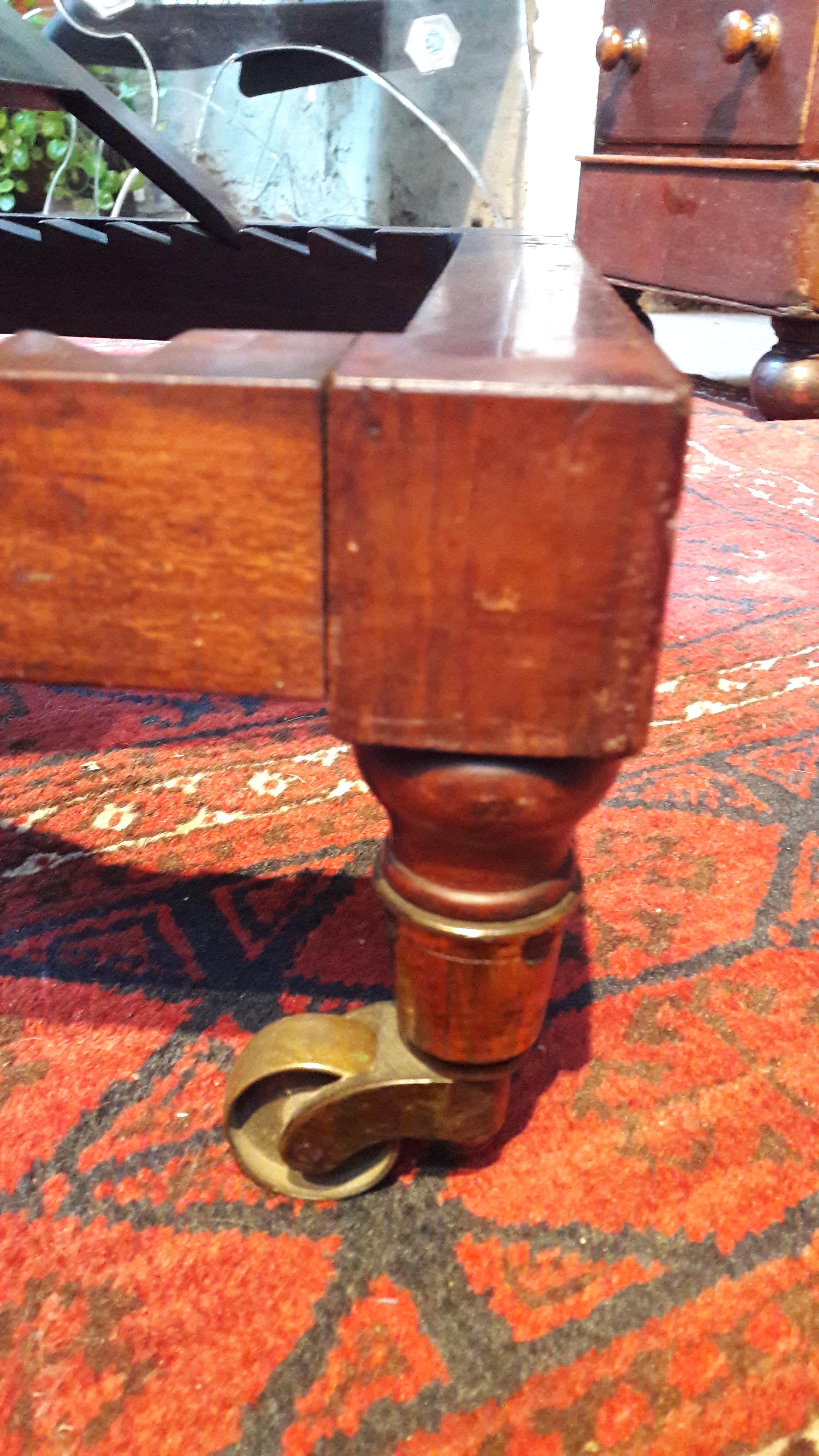 Victorian Adjustable Gout Stool (Englisch) im Angebot