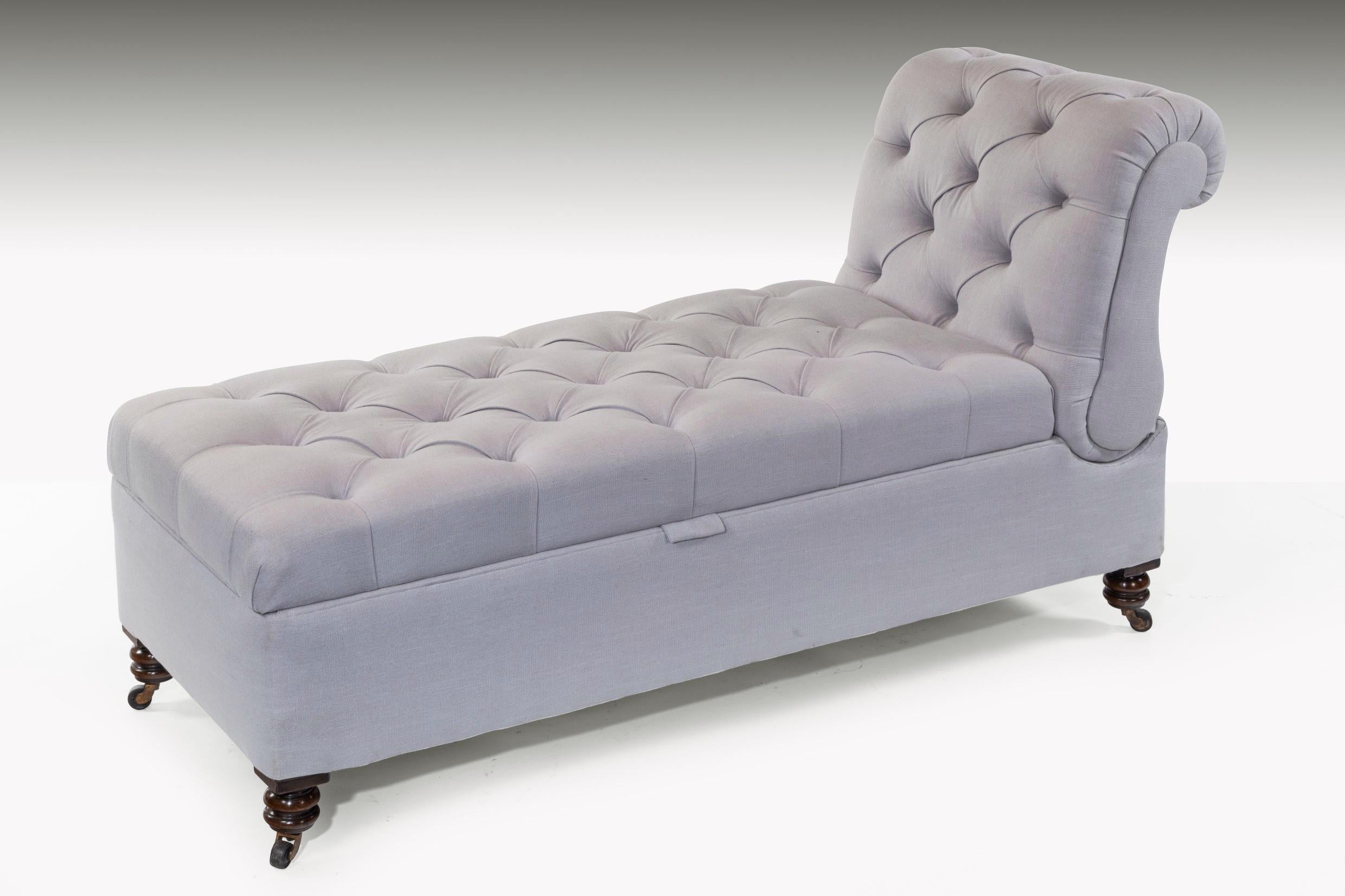 English Victorian Adjustable Linen Daybed Couch on Mahogany Turned Feet