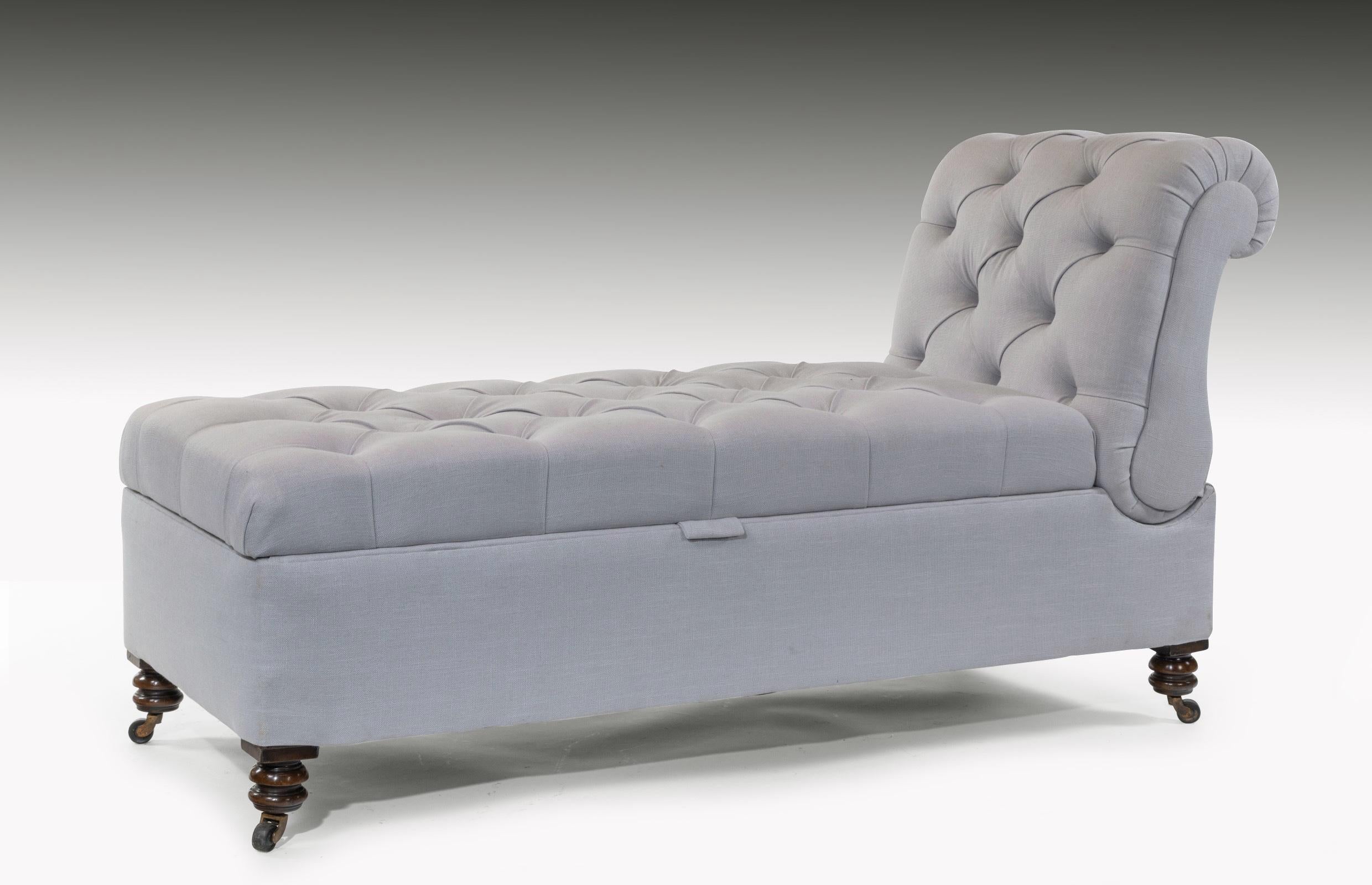 Victorian Adjustable Linen Daybed Couch on Mahogany Turned Feet In Excellent Condition In Benington, Herts