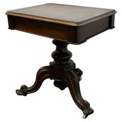 Table à écrire réglable victorienne  C'est une pièce rare et un bureau très utile