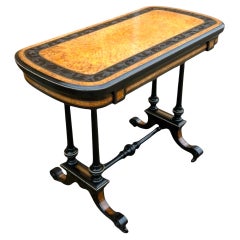 Tavolo da gioco dell'Aesthetic Movement vittoriano