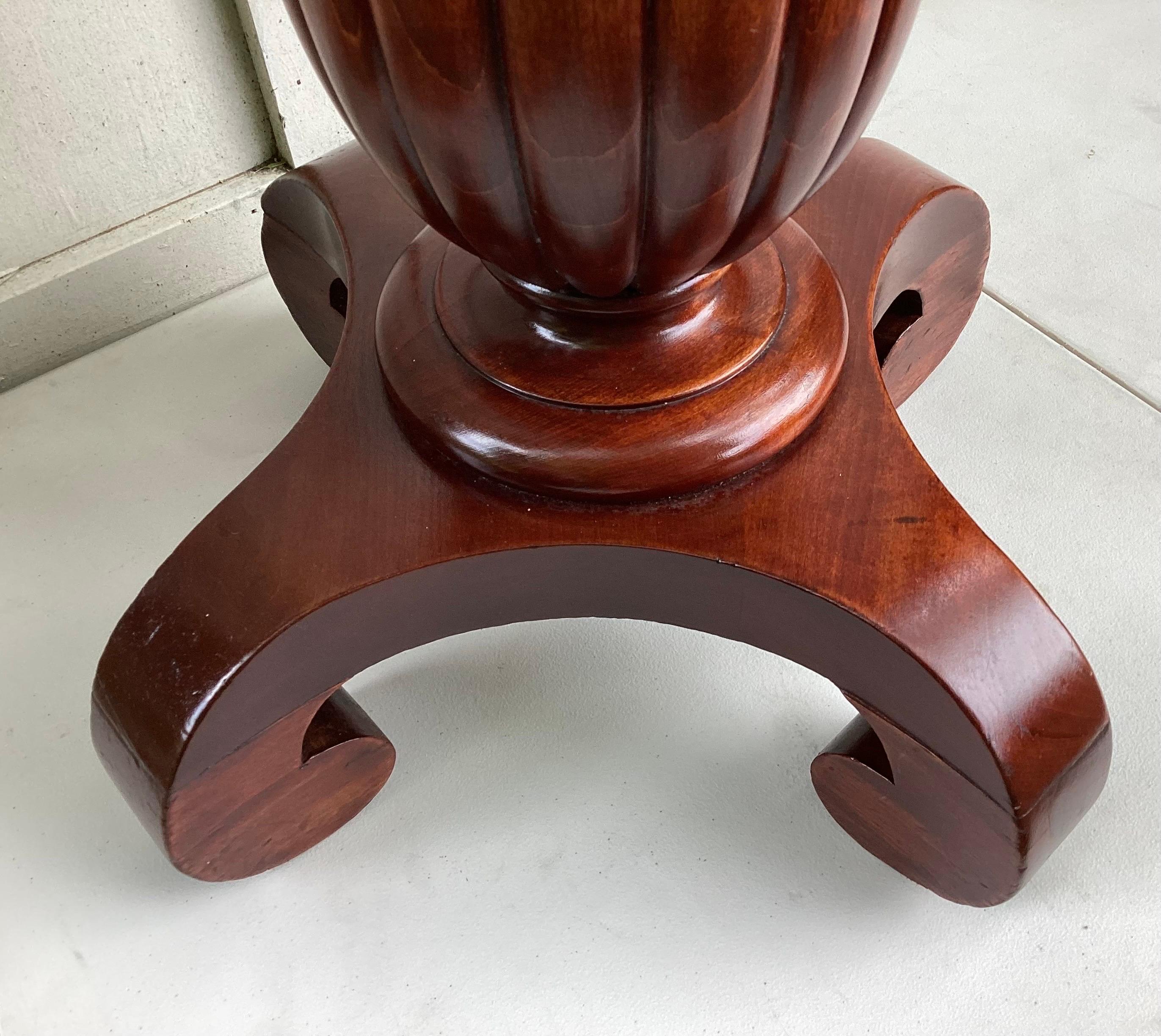 Victorian Aesthetic Movement Red Mahogany Pedestal or Plant Stand In Excellent Condition For Sale In Lambertville, NJ