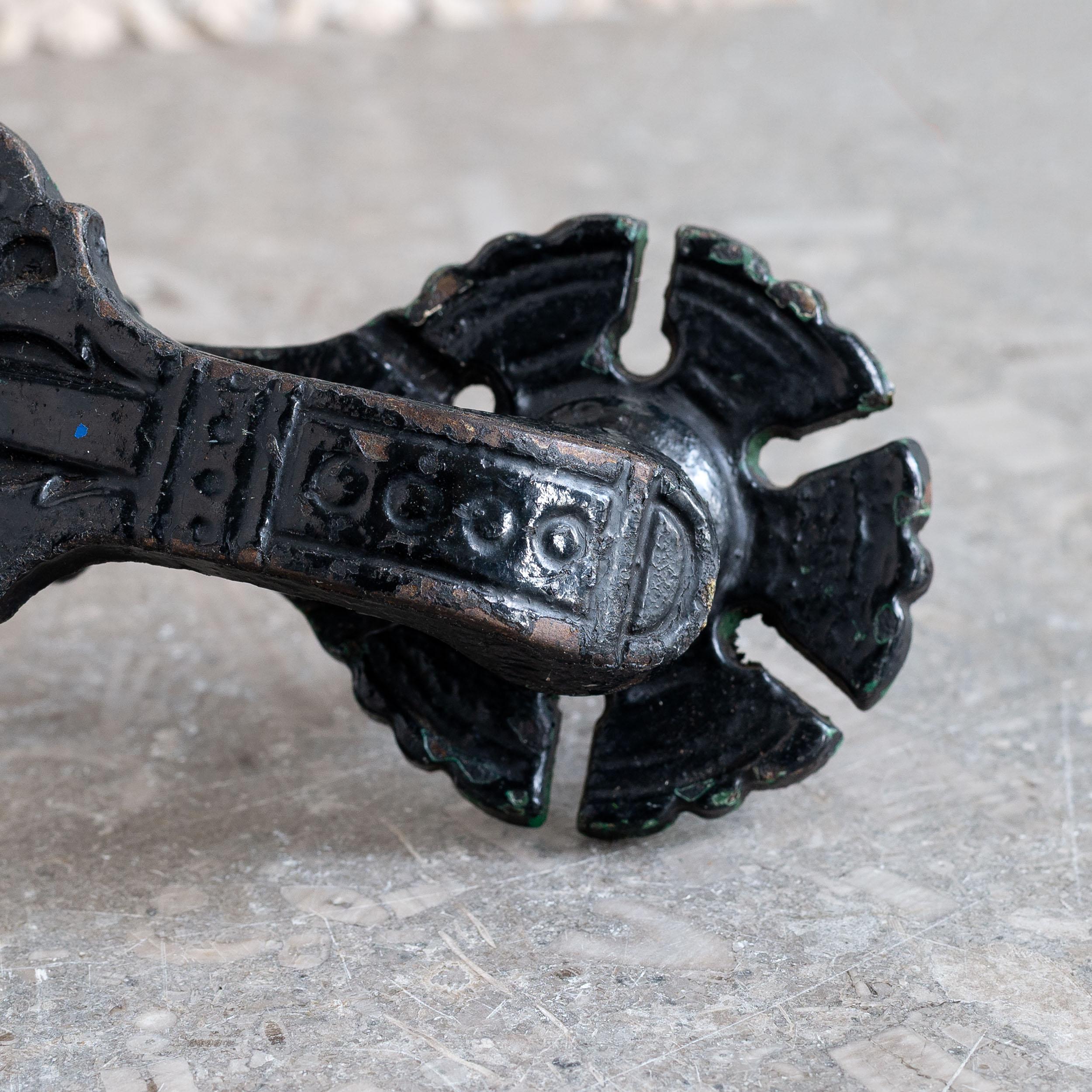 Victorian Aesthetic Period Cast Iron Door Knocker by Kenrick In Good Condition For Sale In London, GB