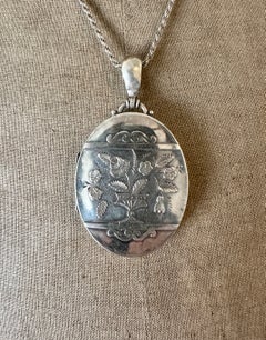 Victorian Aesthetic Photo Locket Necklace Flower Bouquet Aesthetic Period 2.5"